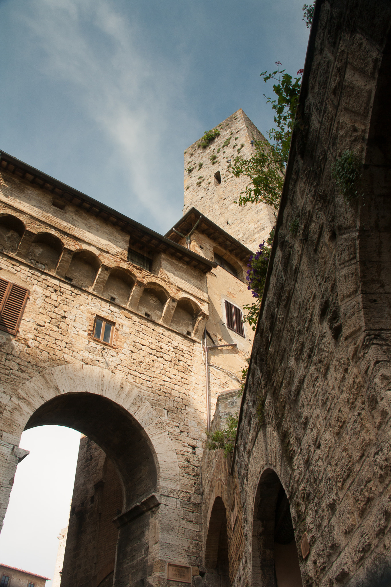 Canon EOS 1000D (EOS Digital Rebel XS / EOS Kiss F) sample photo. San gimignano - lines & curves photography