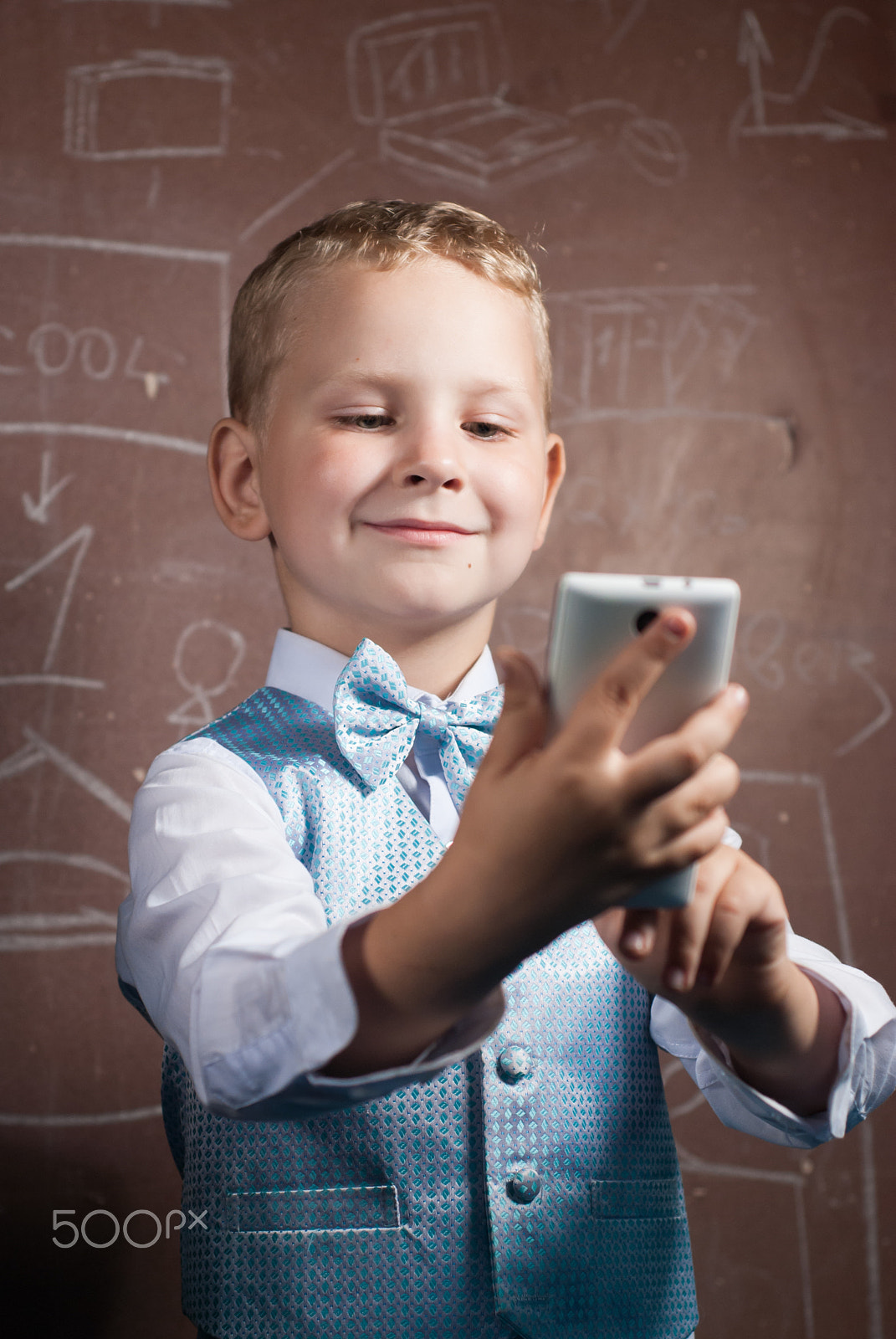 Nikon D80 + AF Nikkor 50mm f/1.8 N sample photo. Little schoolboy makes a selfie, photography