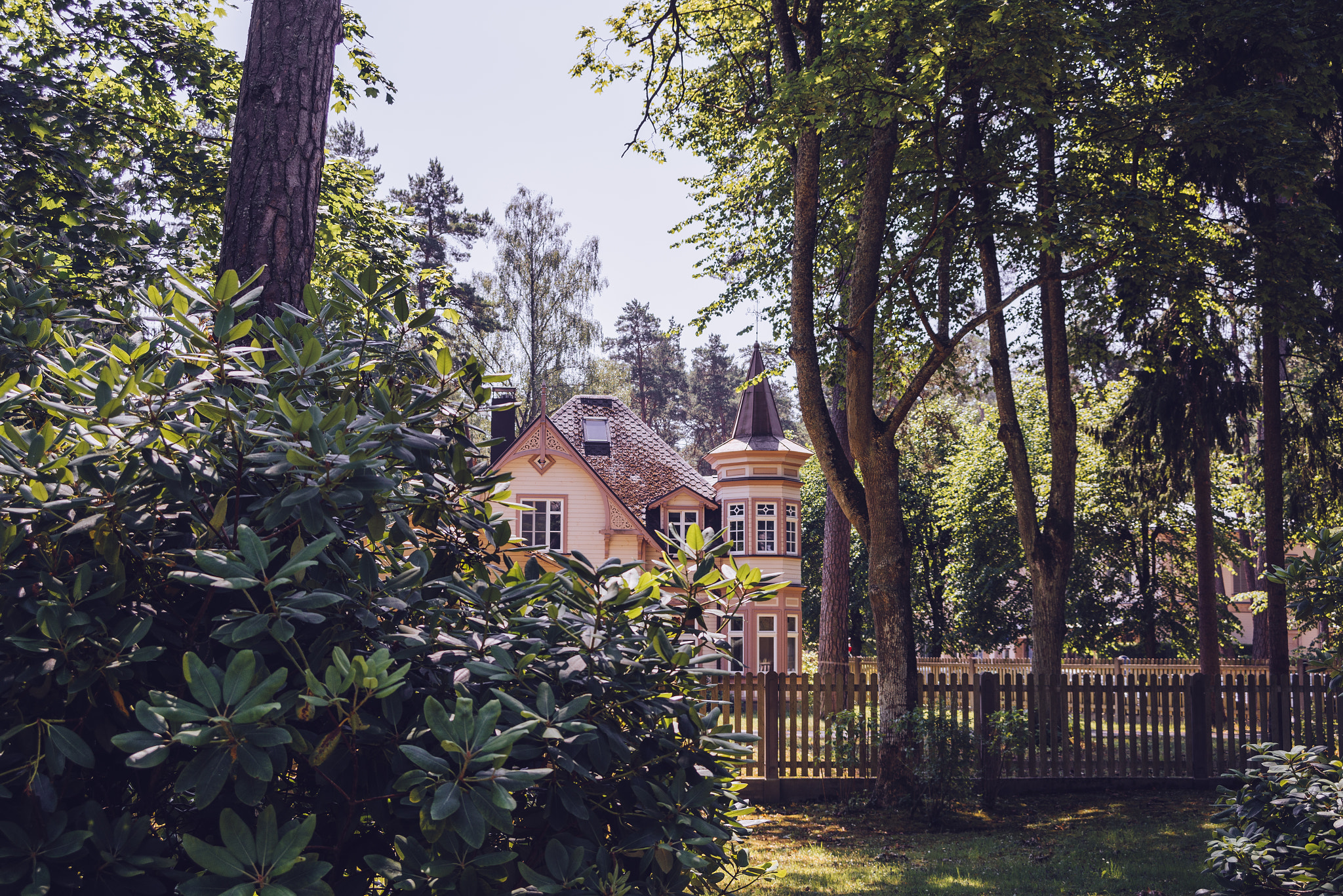 AF Zoom-Nikkor 28-70mm f/3.5-4.5D sample photo. Mansion in jurmala photography