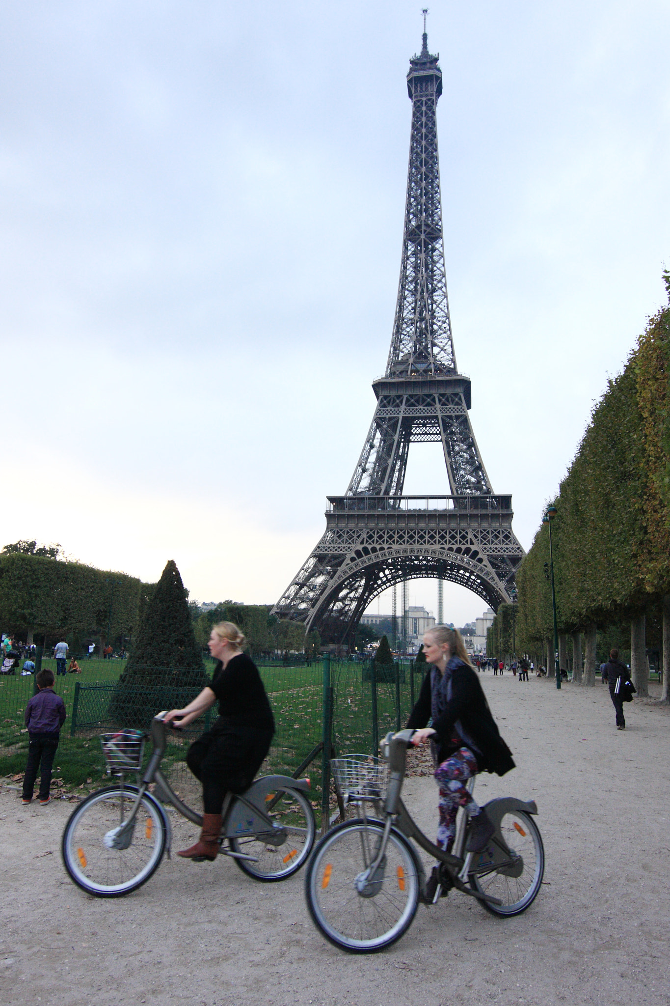 Canon EOS 40D sample photo. Cycling photography