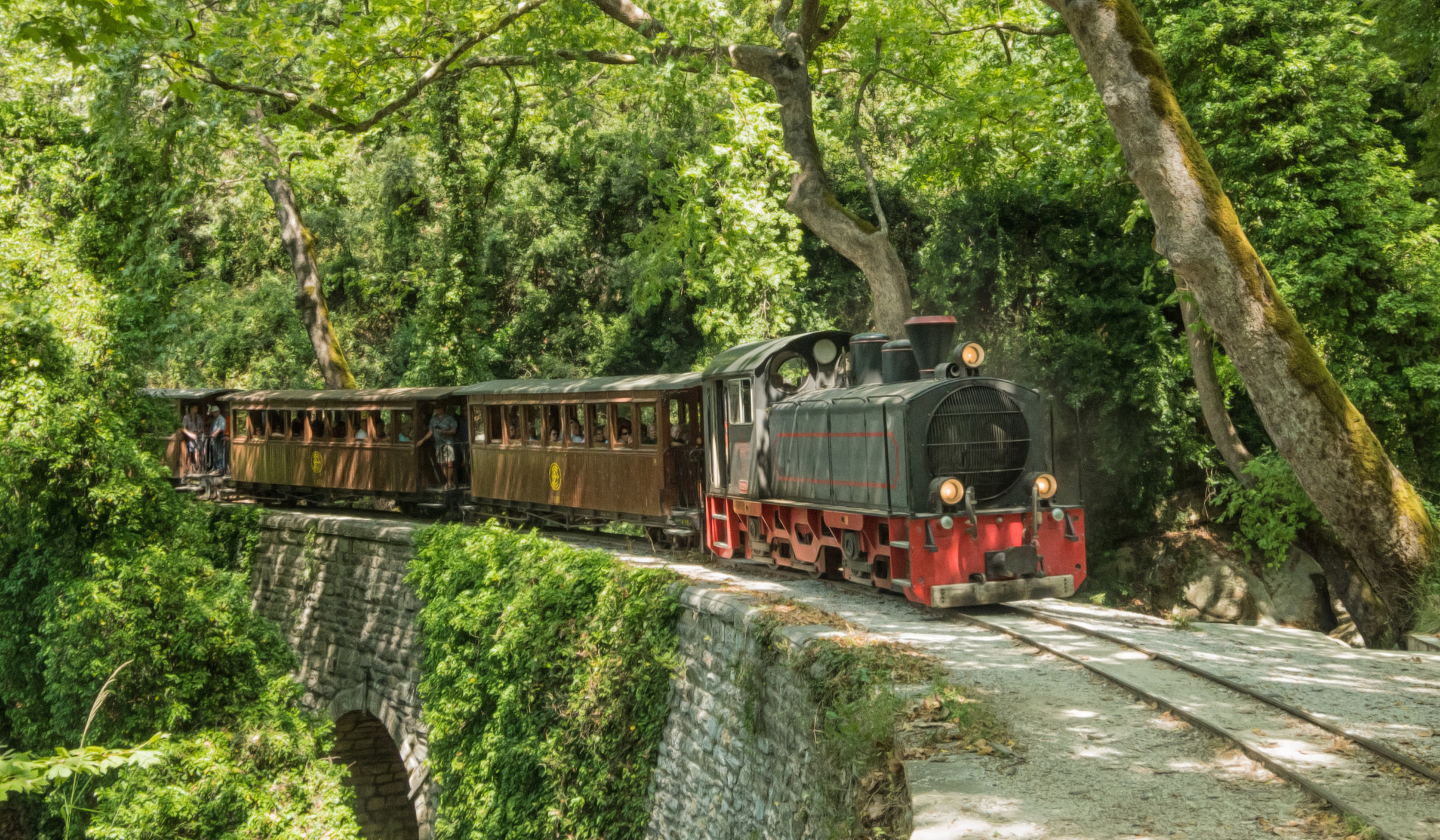 LUMIX G VARIO PZ 14-42/F3.5-5.6 sample photo. The little train of the pelion photography