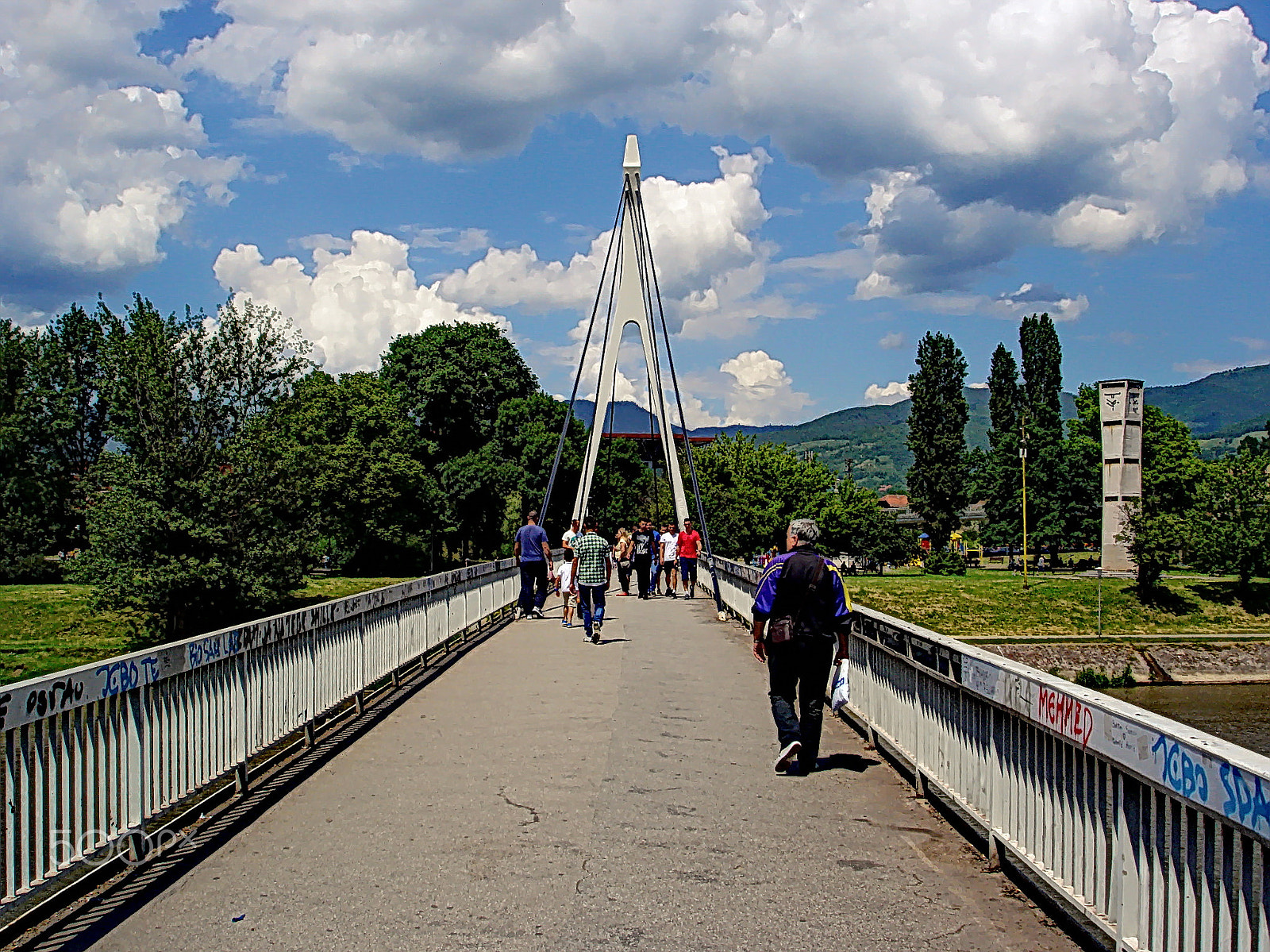 Sony DSC-W1 sample photo. On the bridge photography