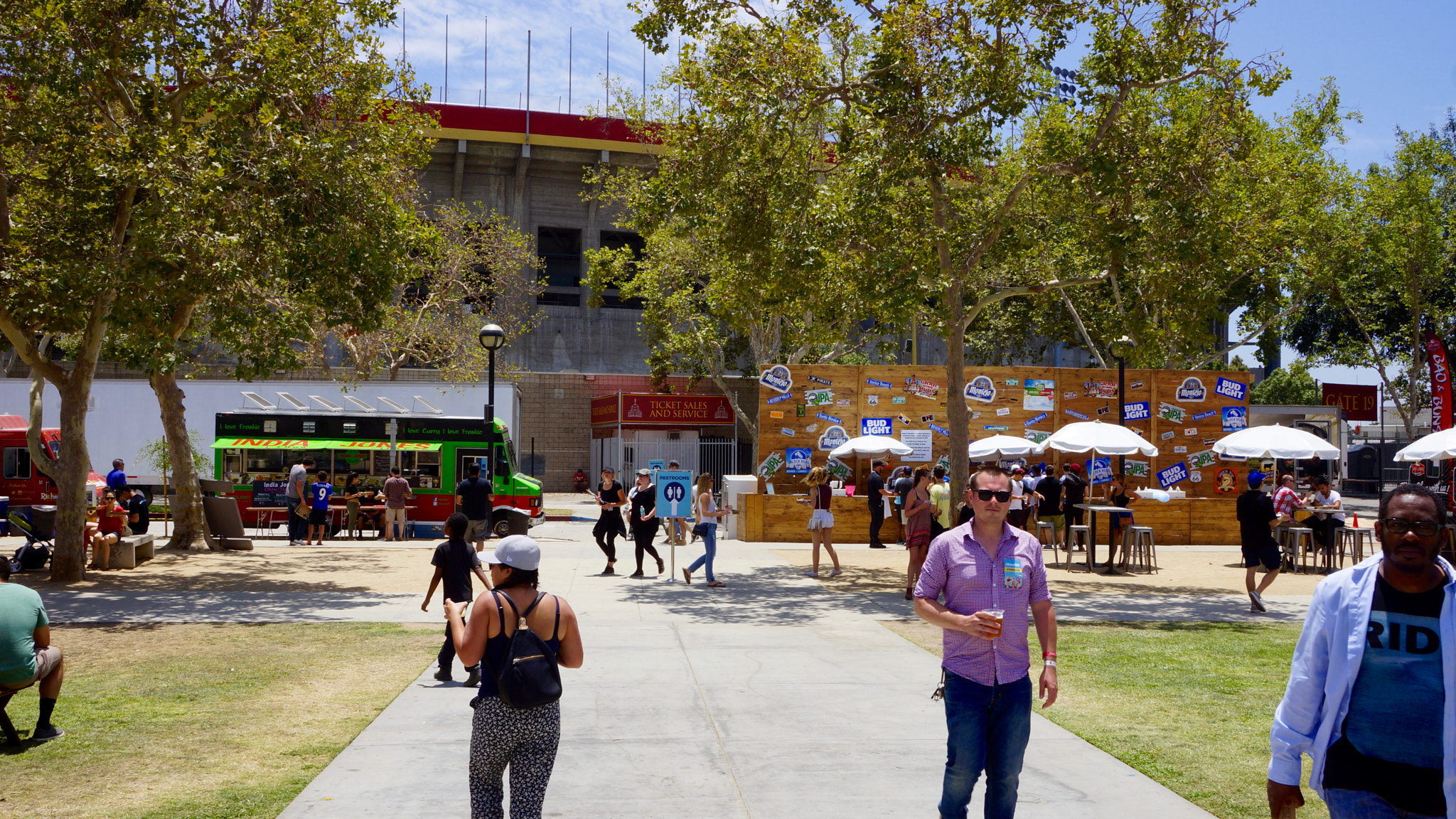 Sony Alpha NEX-7 + Sony Sonnar T* E 24mm F1.8 ZA sample photo. La food fest 2016 photography