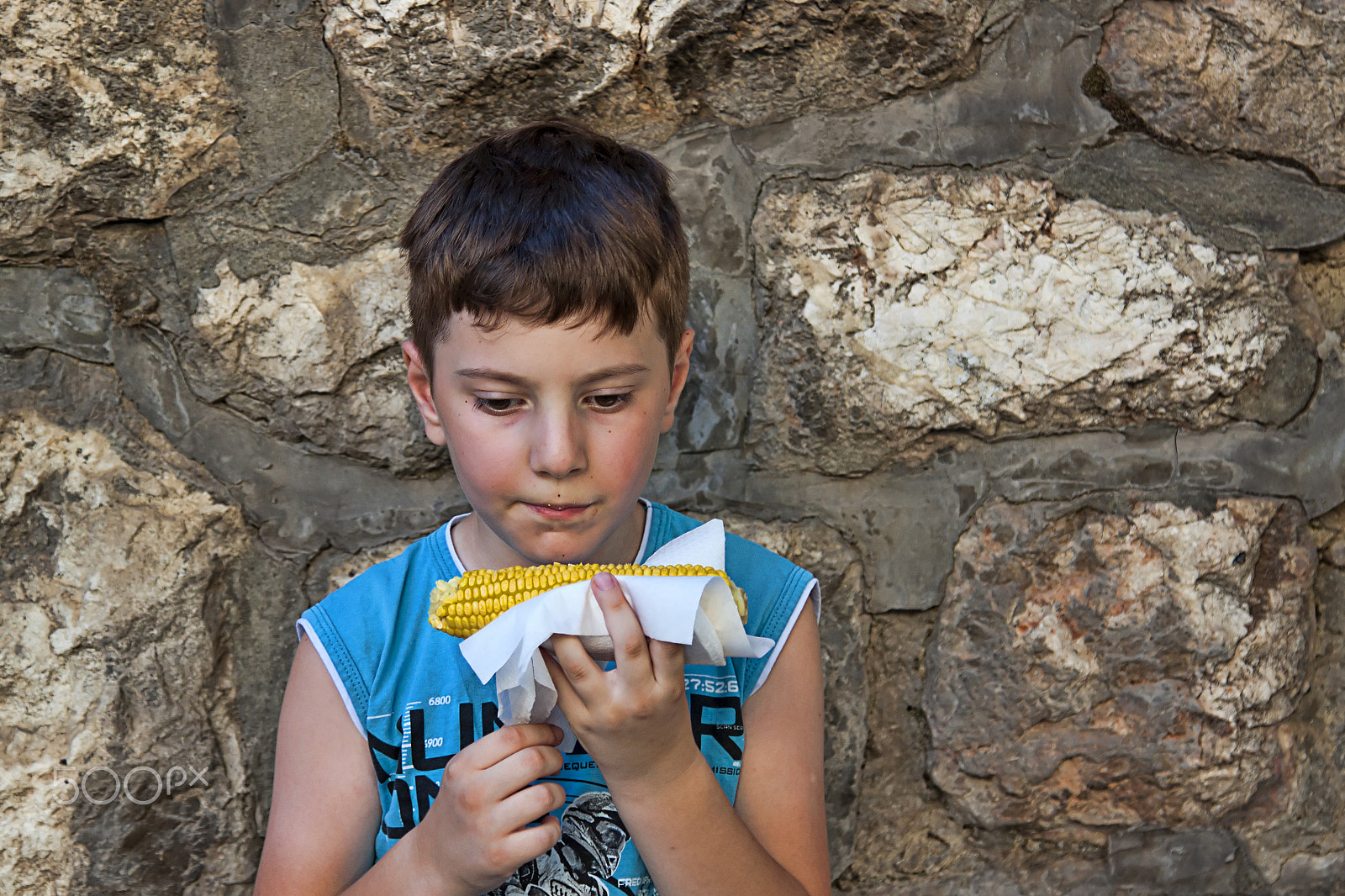 Canon EOS 500D (EOS Rebel T1i / EOS Kiss X3) sample photo. Boy eating corn photography