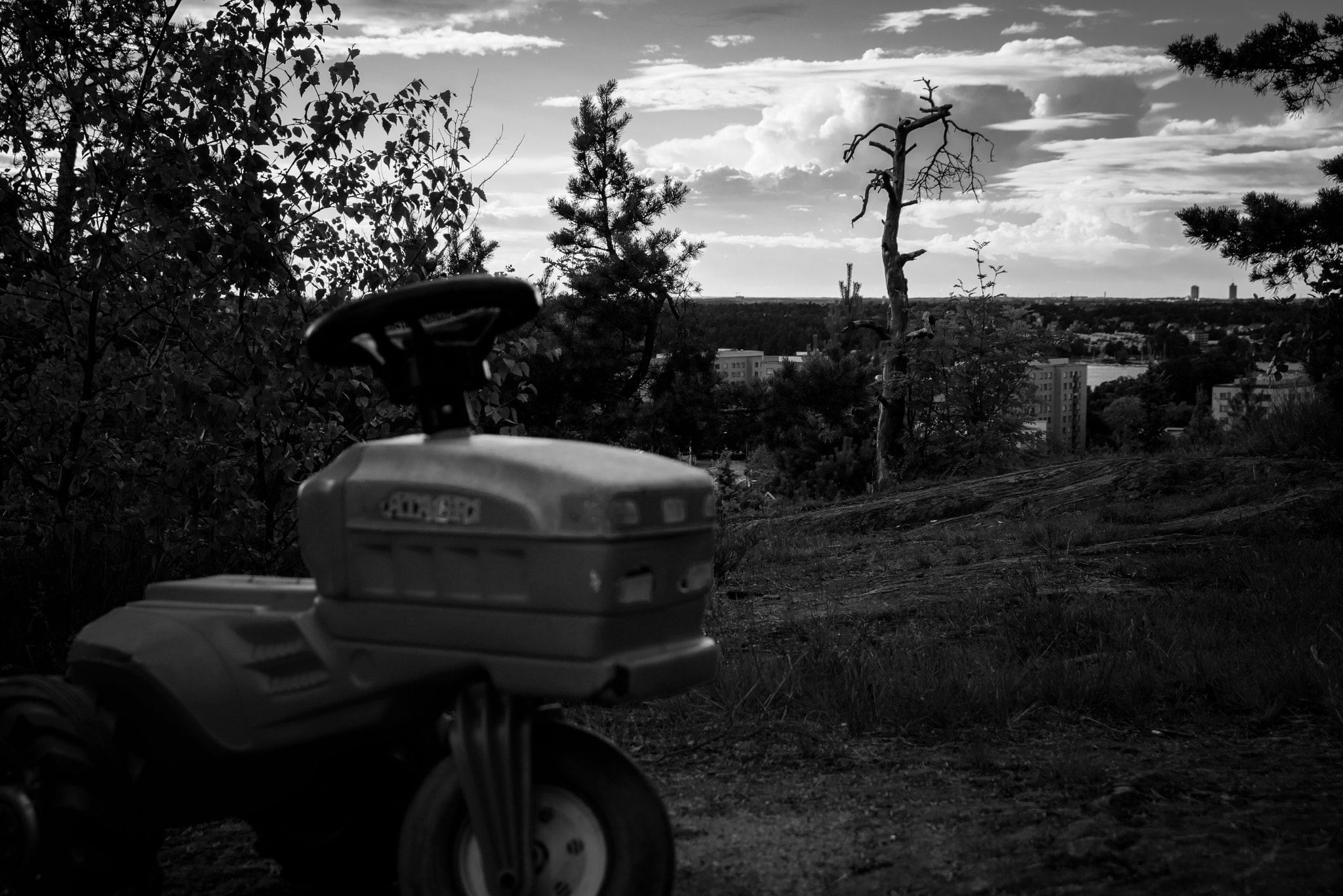 Canon EOS M3 sample photo. Forgotten toy photography