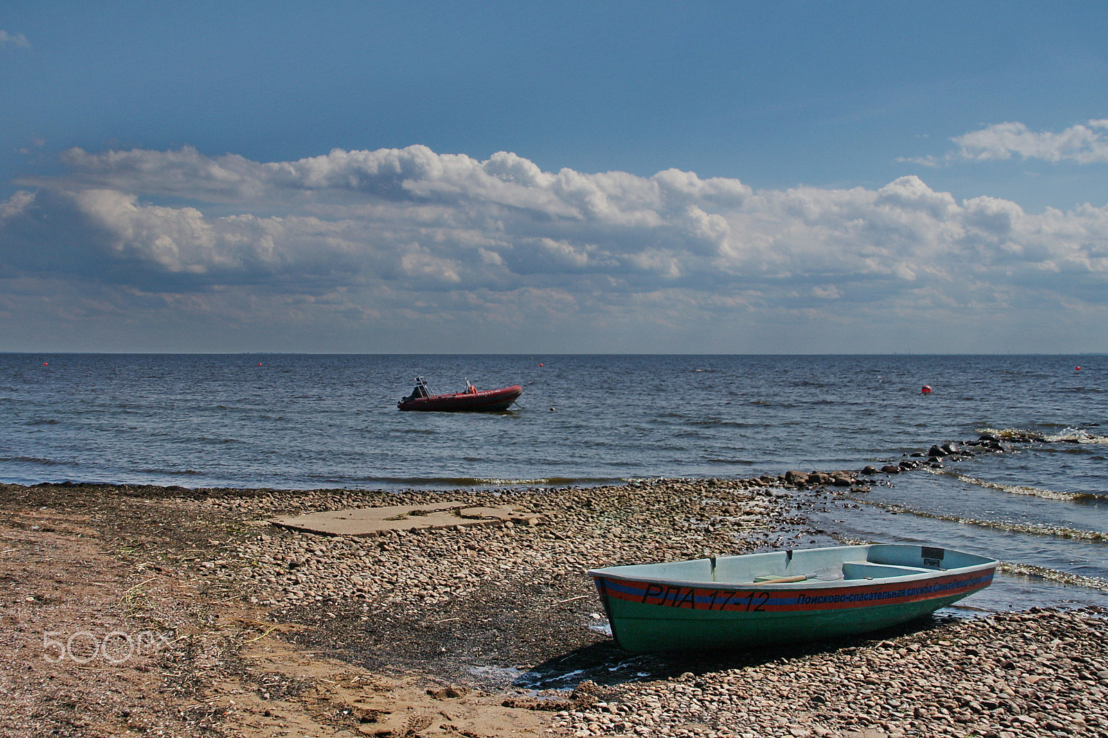 Canon EOS 1000D (EOS Digital Rebel XS / EOS Kiss F) sample photo. Boats on the shore of the gulf photography