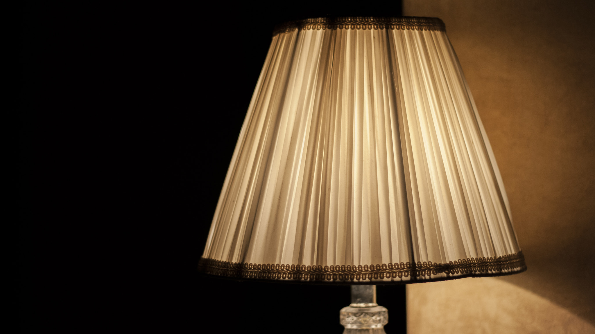 Canon EOS 400D (EOS Digital Rebel XTi / EOS Kiss Digital X) sample photo. Night lamp photography