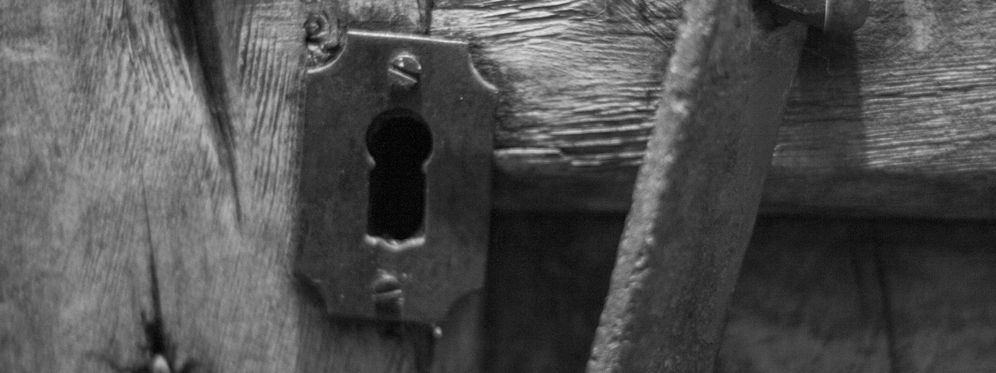 Canon EOS 400D (EOS Digital Rebel XTi / EOS Kiss Digital X) sample photo. Keyhole photography