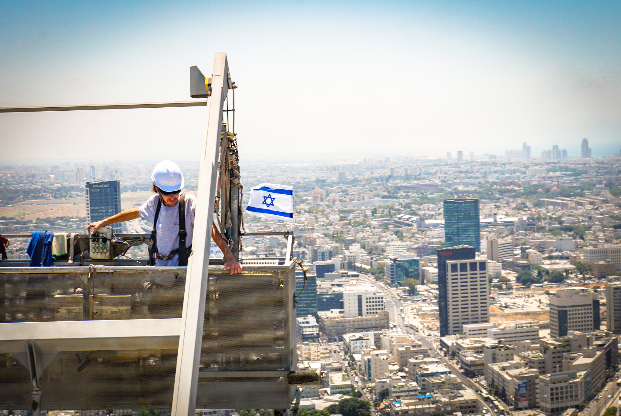 Sony a6300 + Sony E 18-200mm F3.5-6.3 OSS sample photo. 2016.07.10 tel aviv people and places 06980 photography