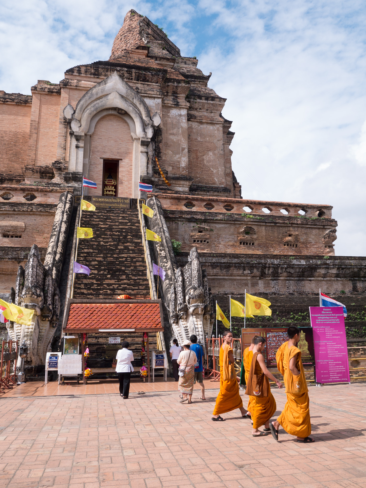 LUMIX G VARIO PZ 14-42/F3.5-5.6 sample photo. Monks in the temple photography