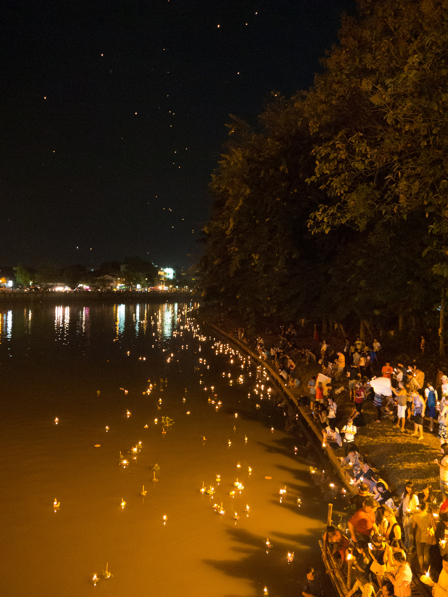LUMIX G VARIO PZ 14-42/F3.5-5.6 sample photo. Chiang mai lantern festival photography