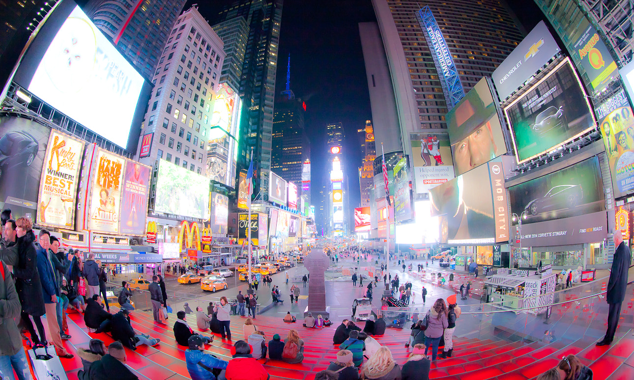 Canon EF 8-15mm F4L Fisheye USM sample photo. Times square. photography