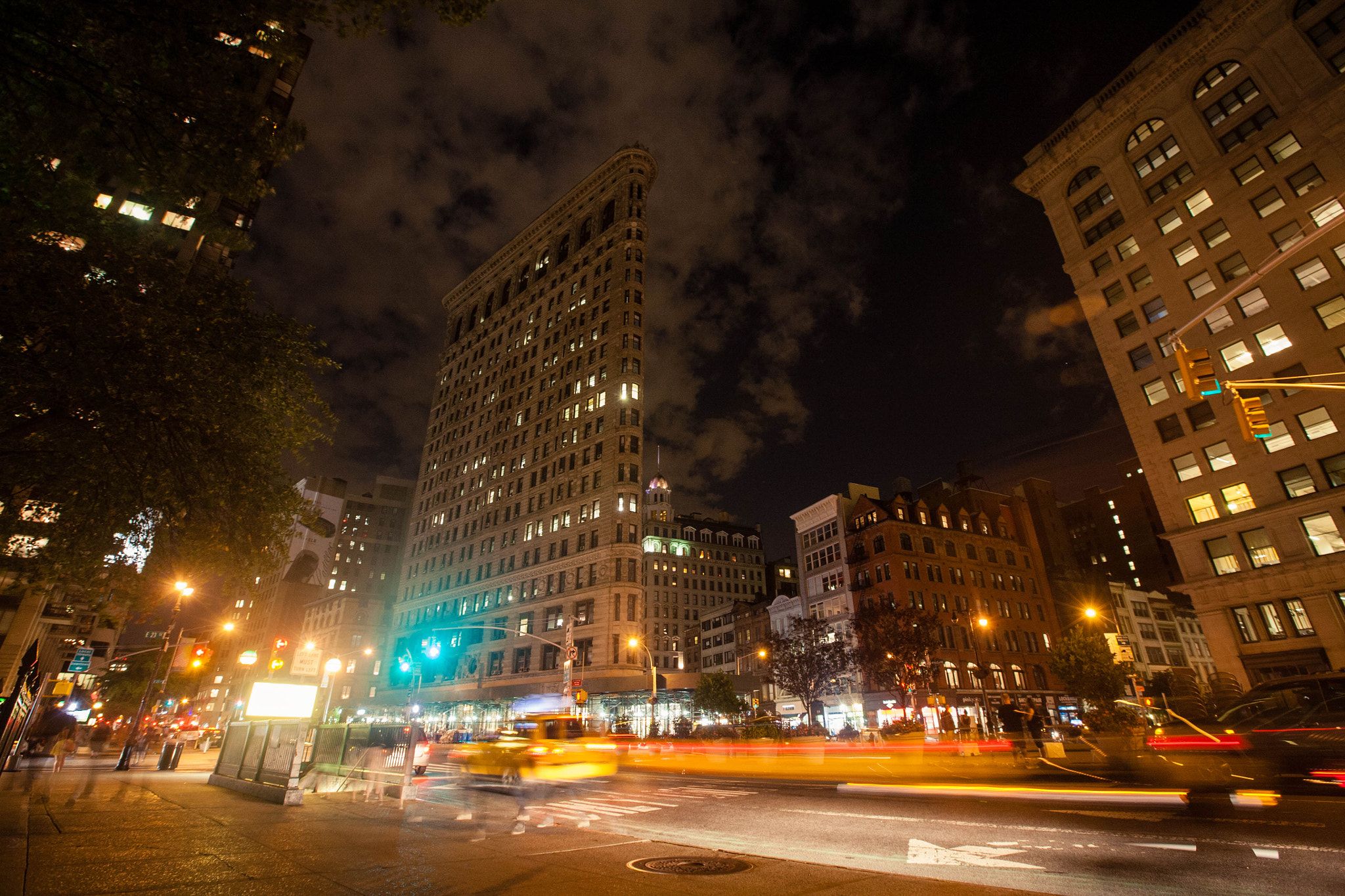 Canon EOS 5D + Canon EF 16-35mm F2.8L II USM sample photo. Flatiron building photography