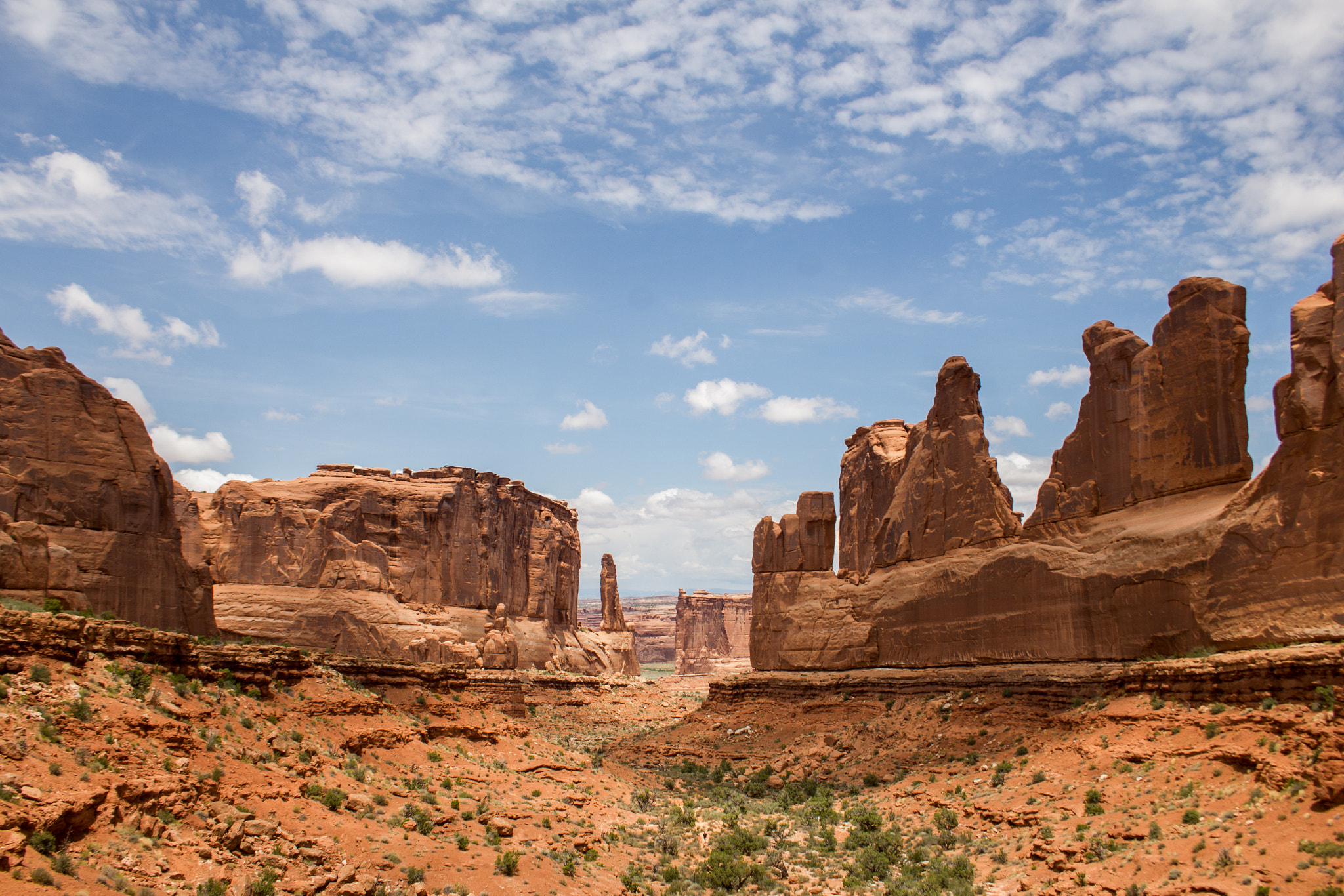 Canon EF-S 18-55mm F3.5-5.6 II sample photo. Park avenue, arches national park photography