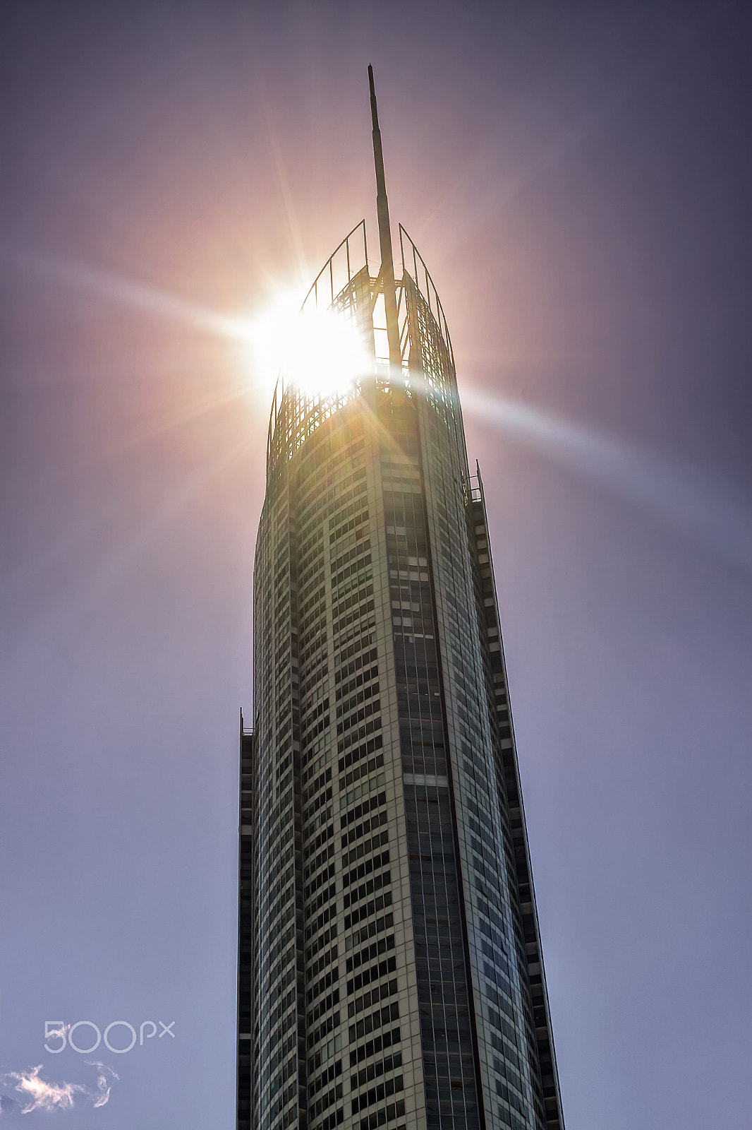 Canon EOS 50D + Canon EF 40mm F2.8 STM sample photo. Sun behind the q1 tower photography