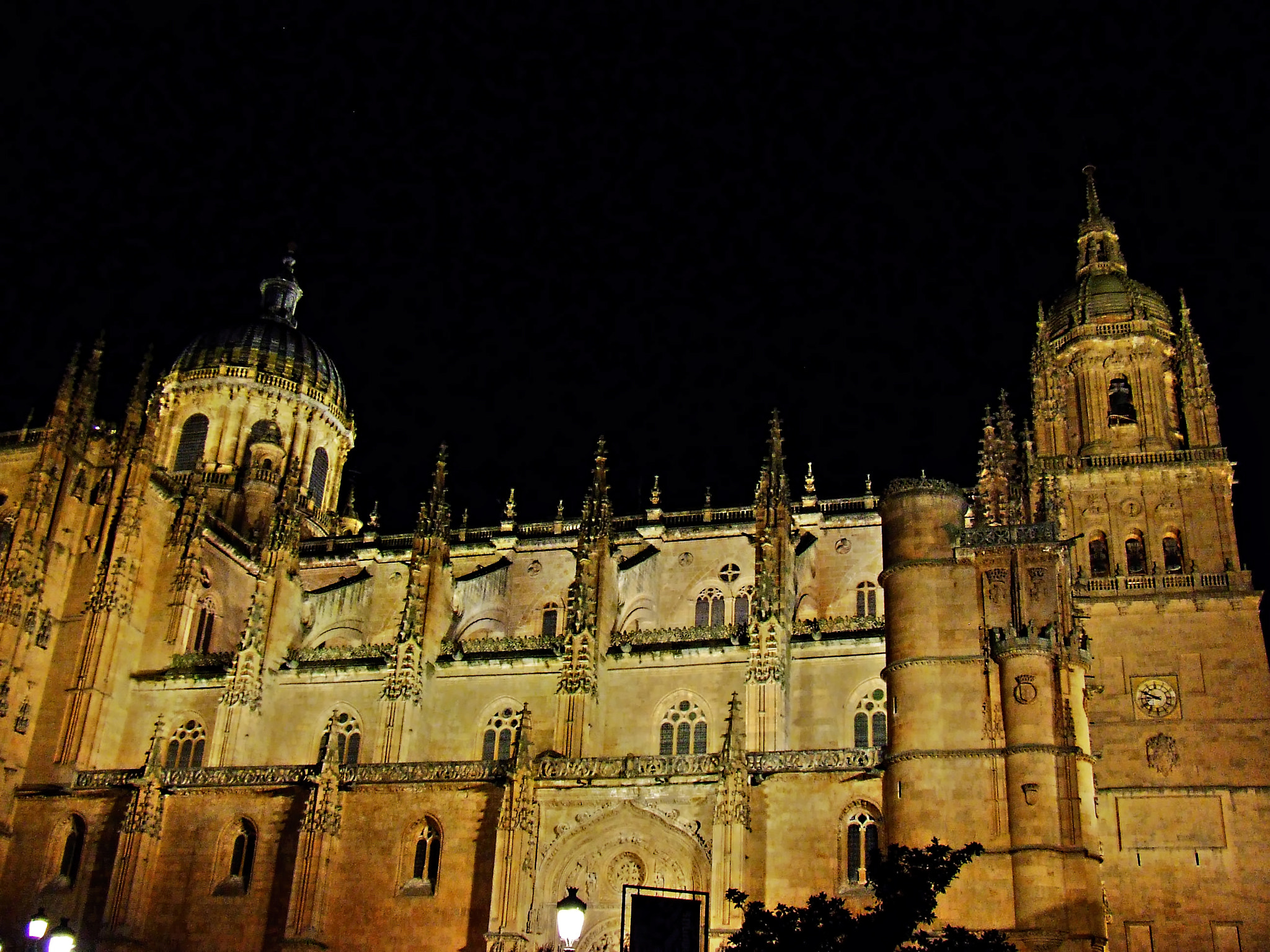 Fujifilm FinePix S5200 sample photo. Salamanca cathedral at night.jpg photography