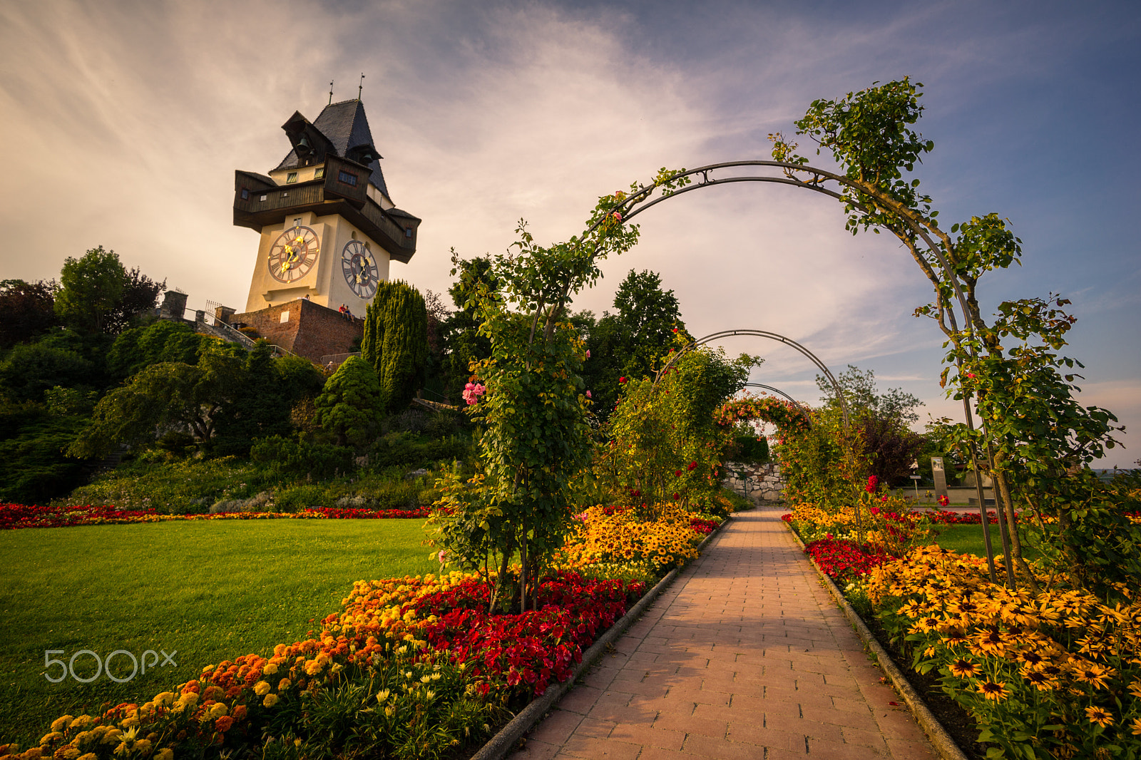 Voigtlander SUPER WIDE-HELIAR 15mm F4.5 III sample photo. Schlossberg in summer photography