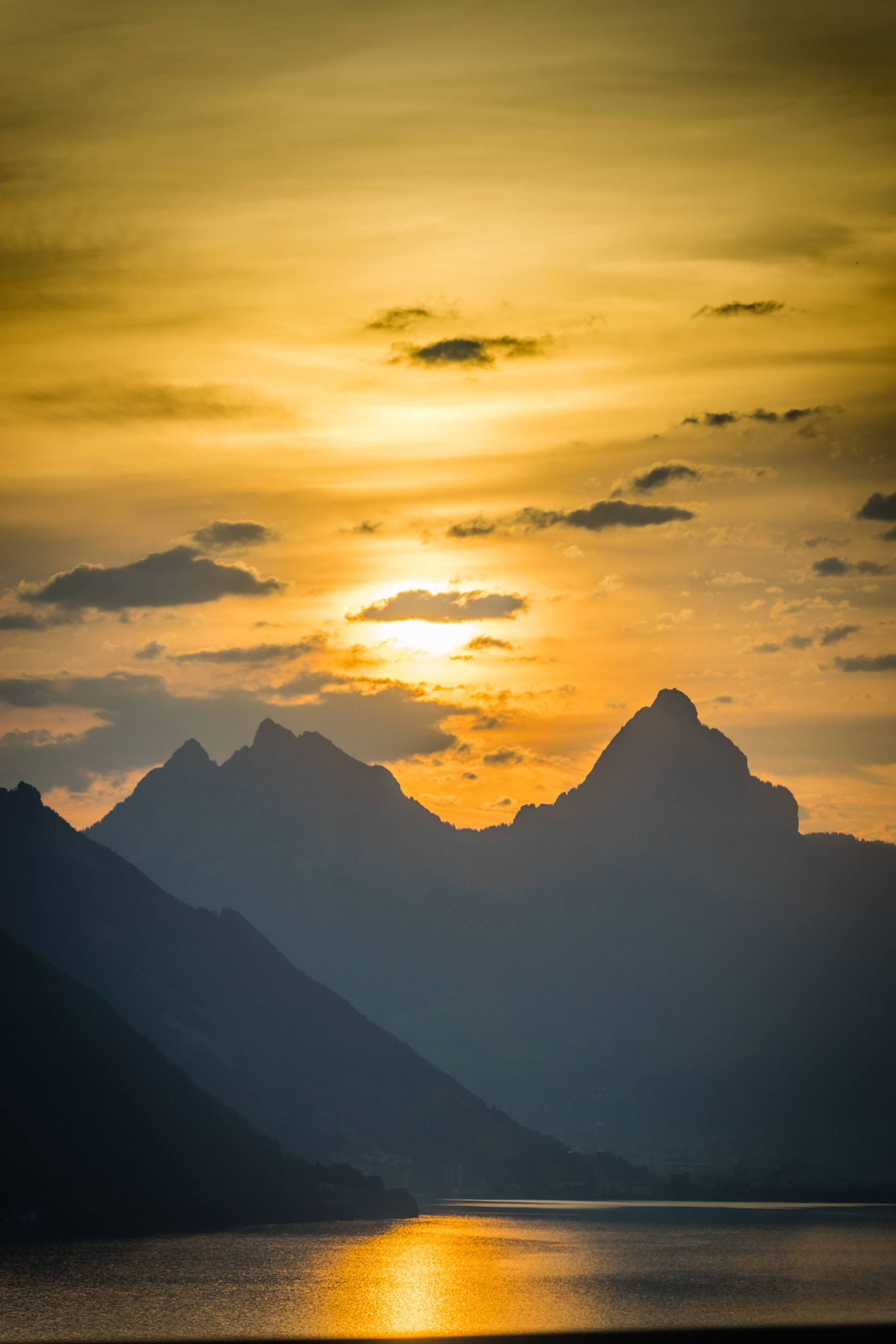 E 150-600mm F5-6.3 sample photo. Motorway sunrise photography