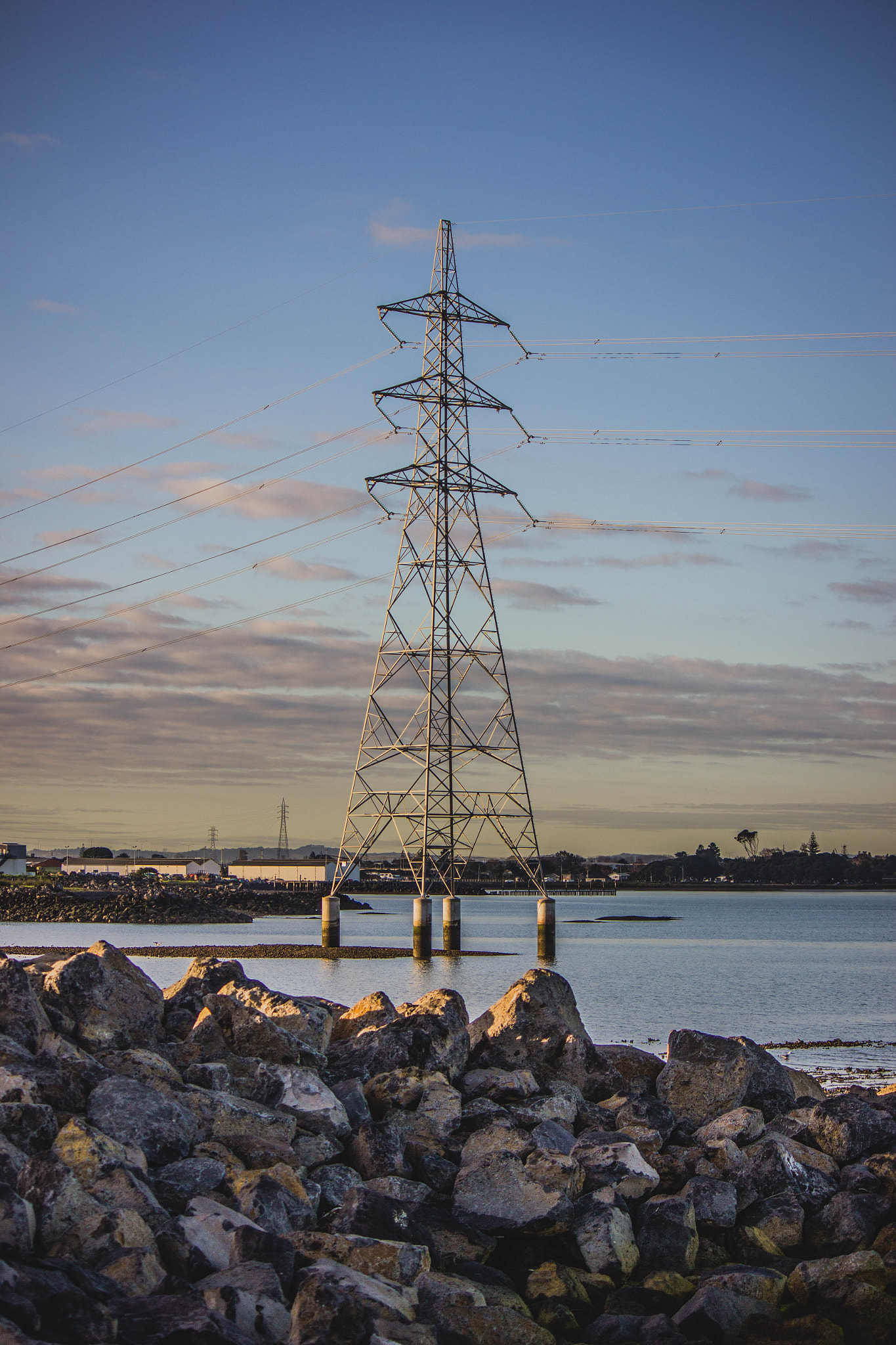 Canon EOS 550D (EOS Rebel T2i / EOS Kiss X4) sample photo. Lattice tower photography