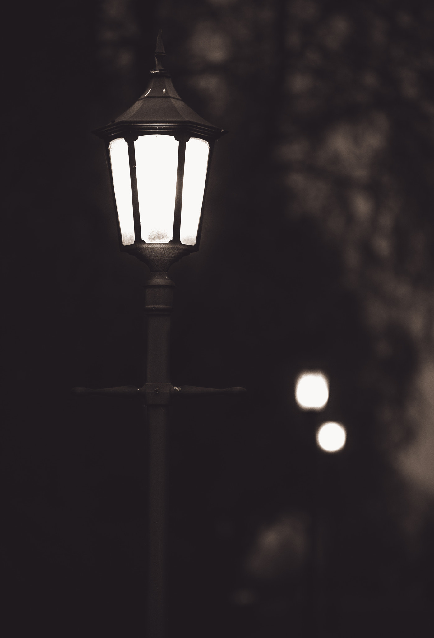 Sigma 70-200mm F2.8 EX DG OS HSM sample photo. Cemetery streetlight photography