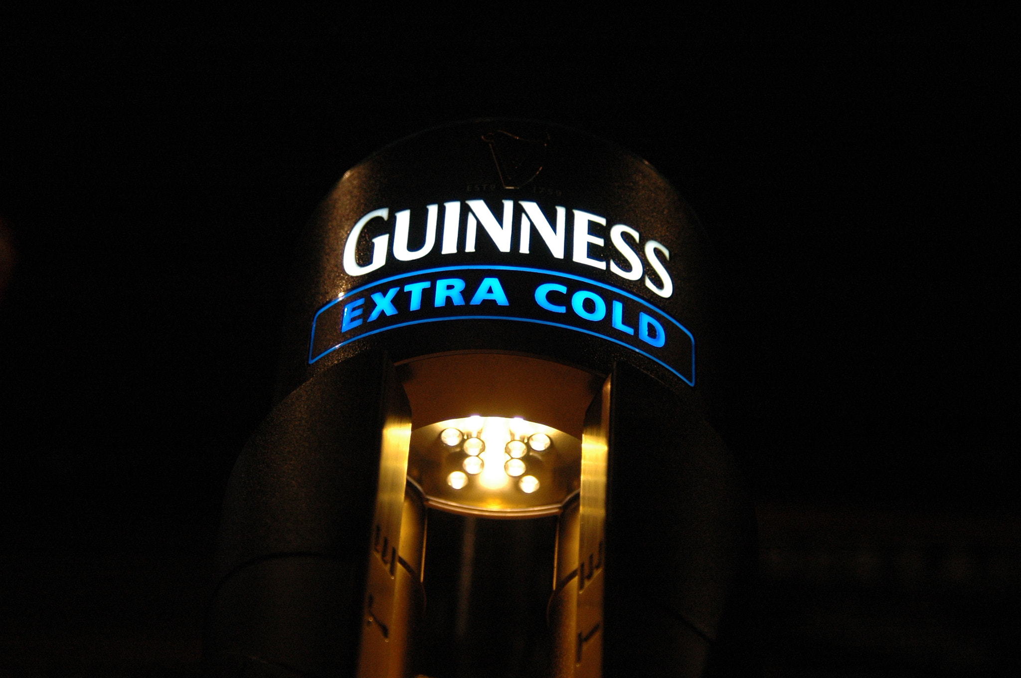 AF Zoom-Nikkor 28-80mm f/3.3-5.6G sample photo. The walrus bar and hostel / bar photography