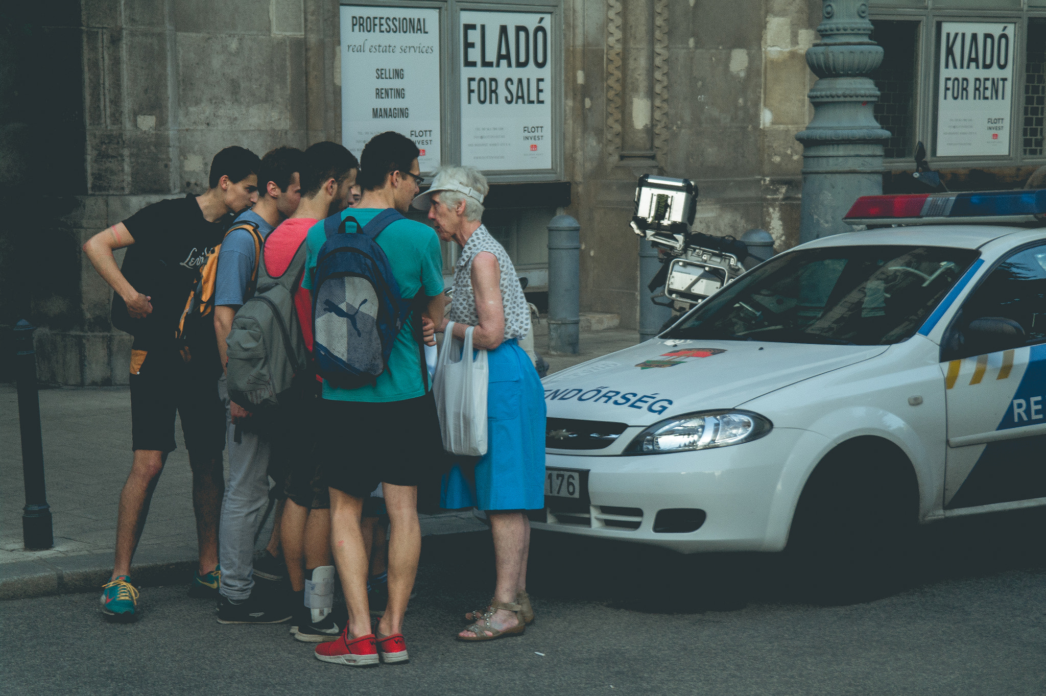 Samsung NX10 sample photo. On the streets of budapest photography