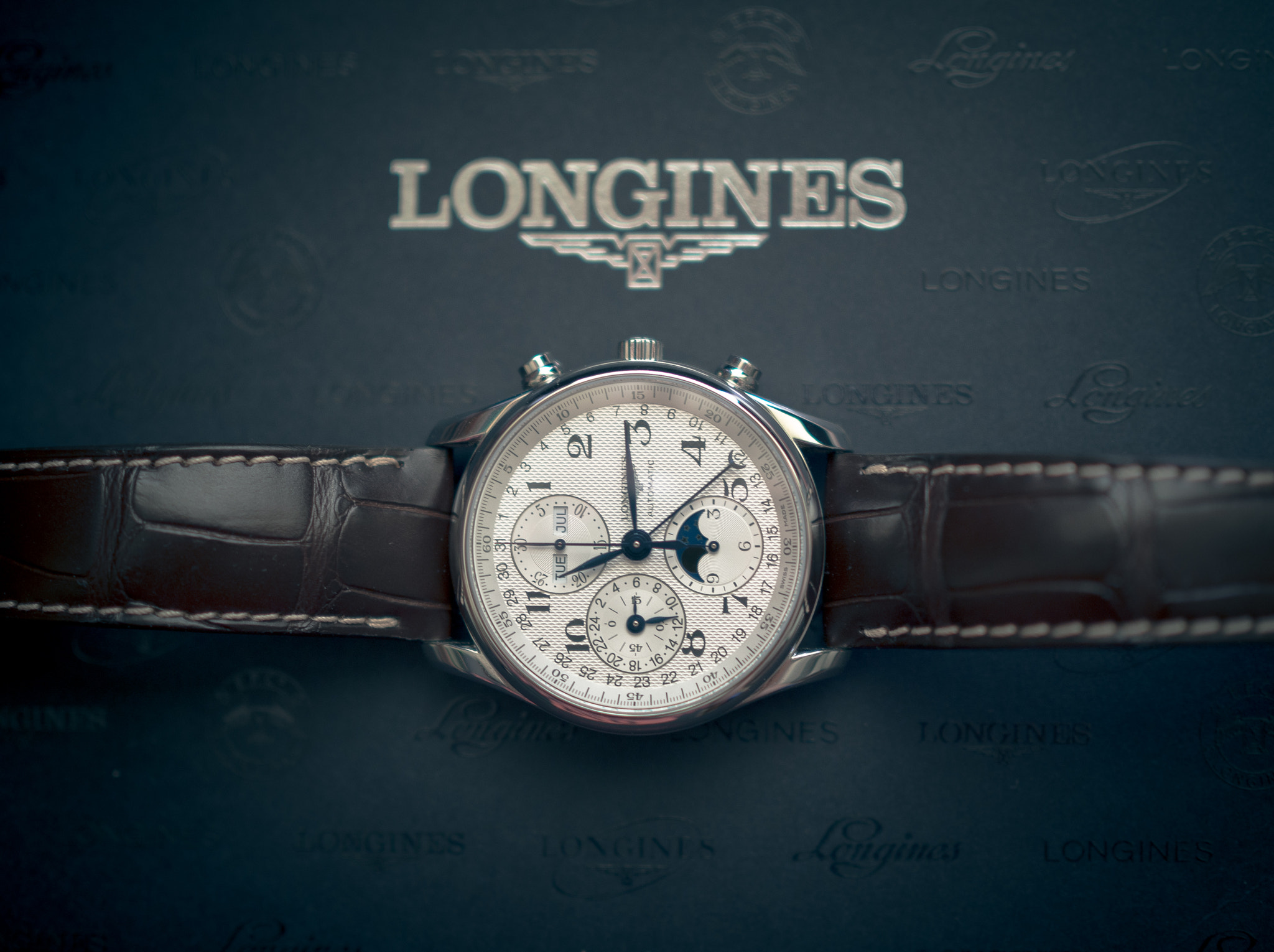 Olympus OM-D E-M10 II + Olympus M.Zuiko Digital 25mm F1.8 sample photo. Longines master collection moonphase chronograph photography