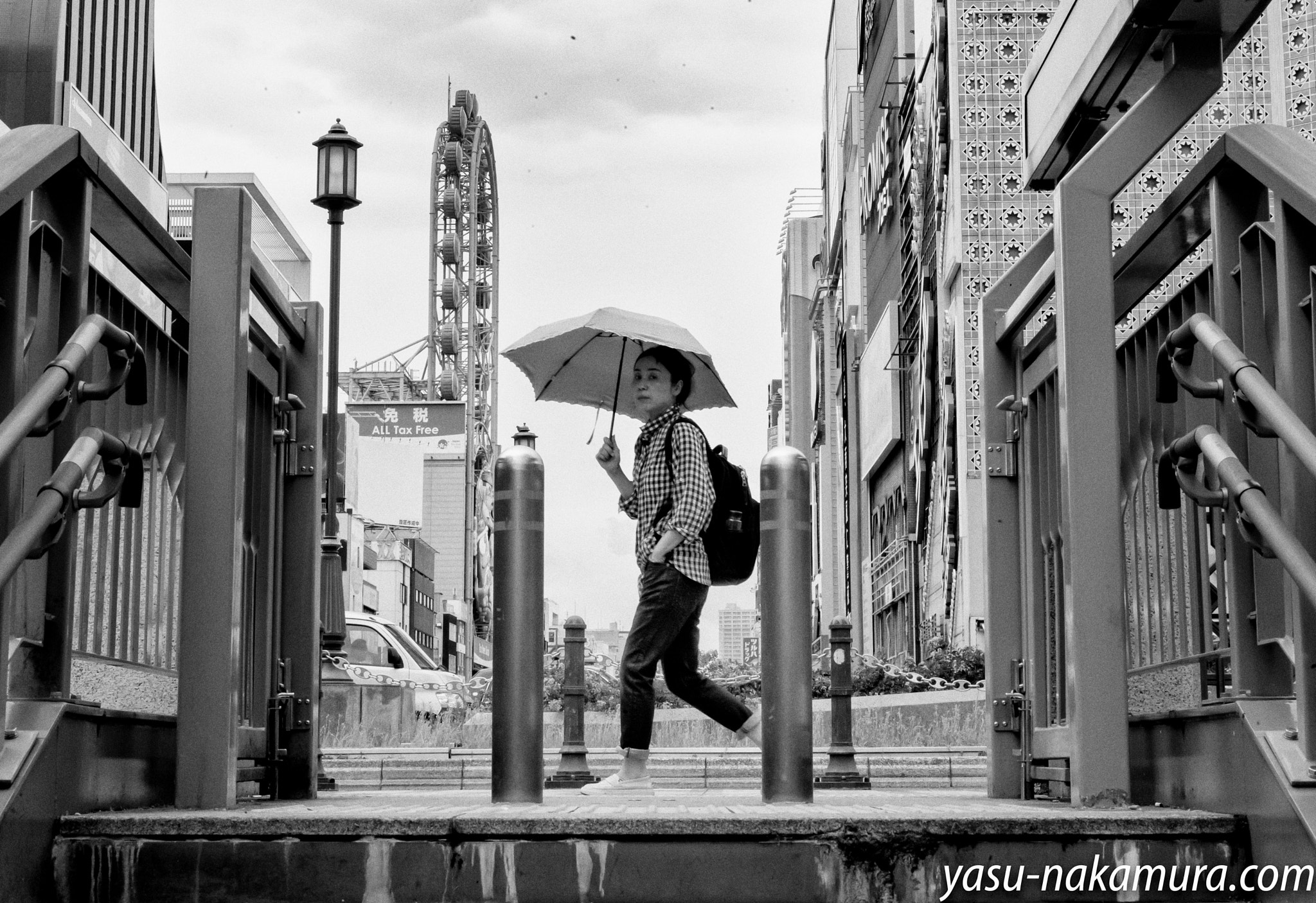 Summicron-M 50mm f/2 (IV, V) sample photo. Rainy day photography