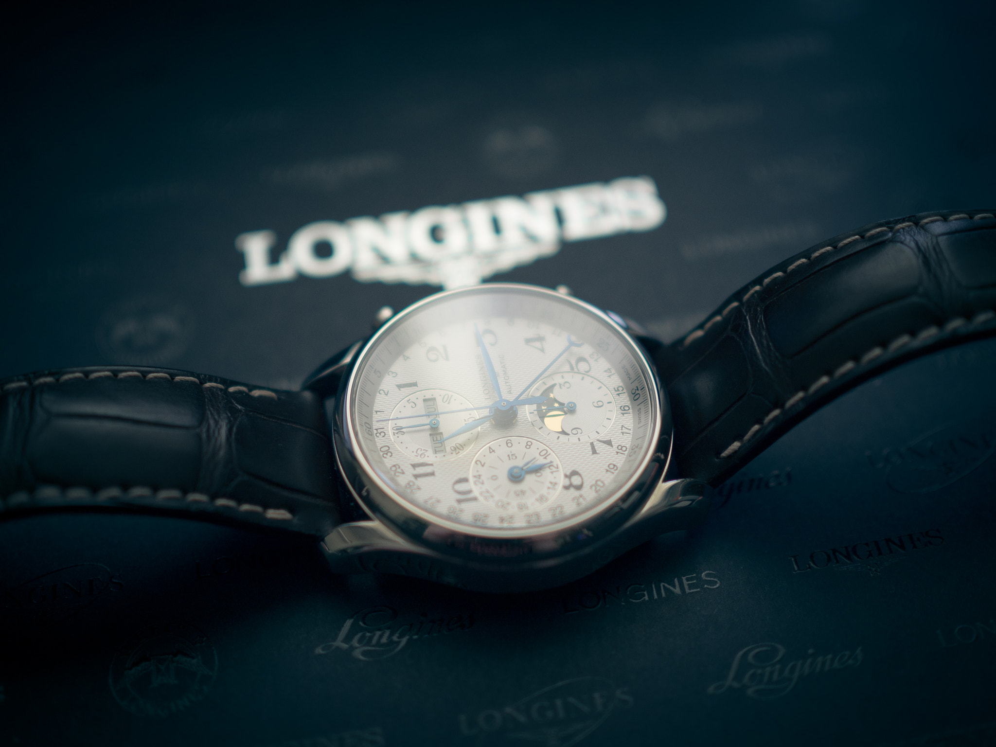 Olympus OM-D E-M10 II + Olympus M.Zuiko Digital 25mm F1.8 sample photo. Longines master collection moonphase chronograph photography