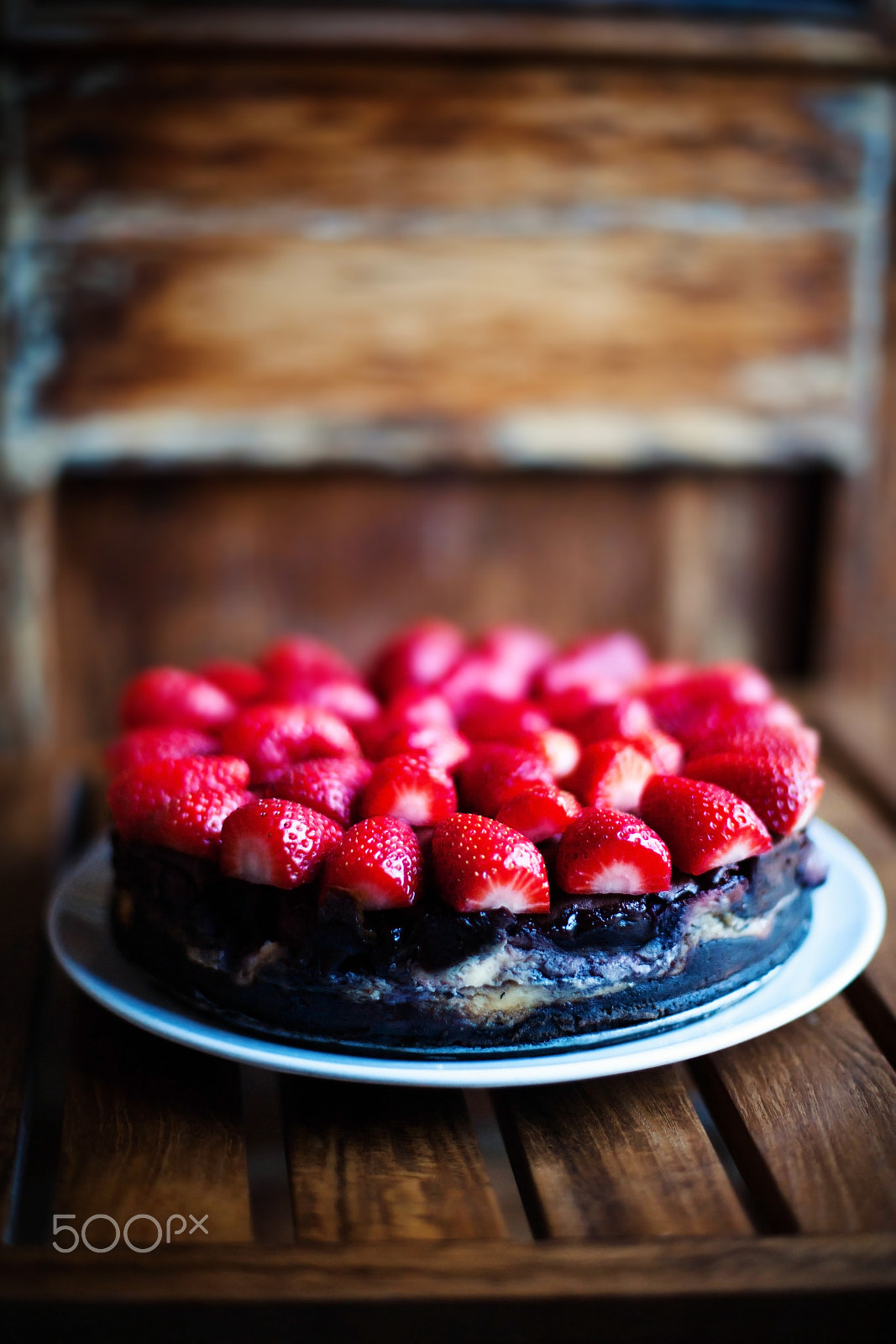 Canon EOS-1Ds Mark II sample photo. Strawberry pie. rustic style photography