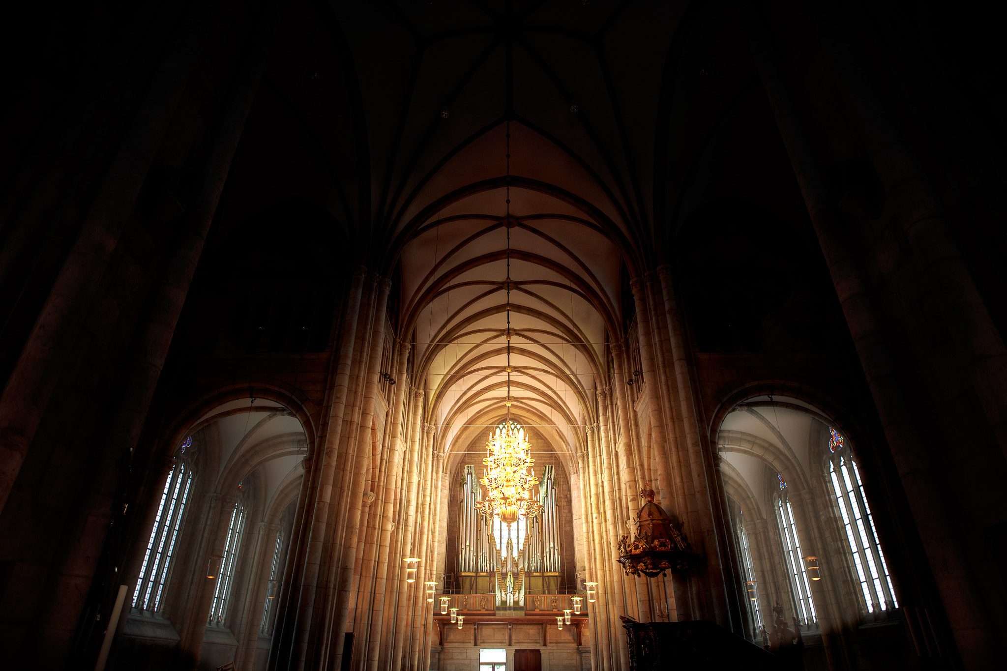 Sigma 20mm F1.4 DG HSM Art sample photo. Radiant cathedral photography