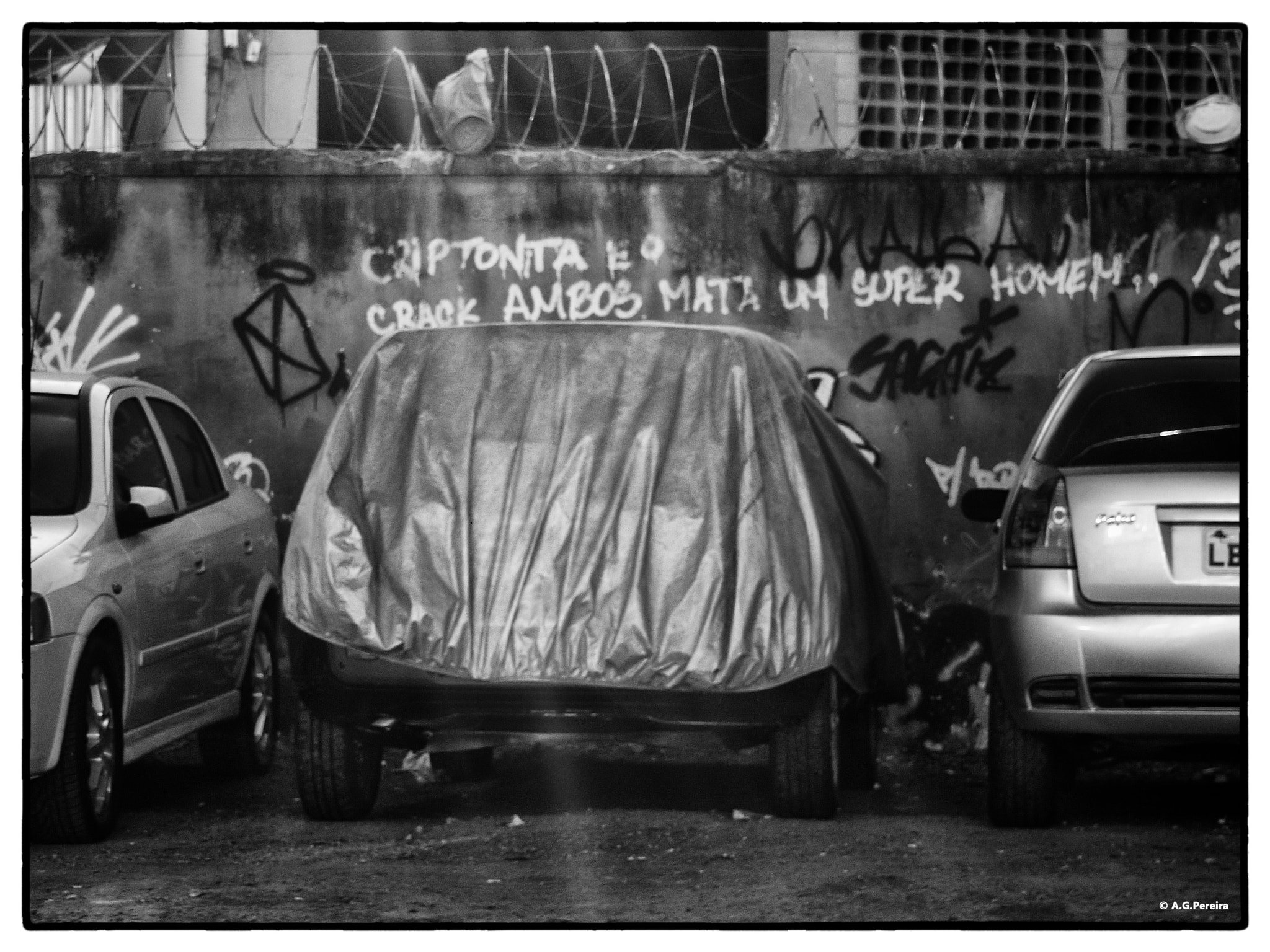 Panasonic Lumix DMC-GF1 sample photo. Serie disfemismos urbanos o que mata um super homem photography