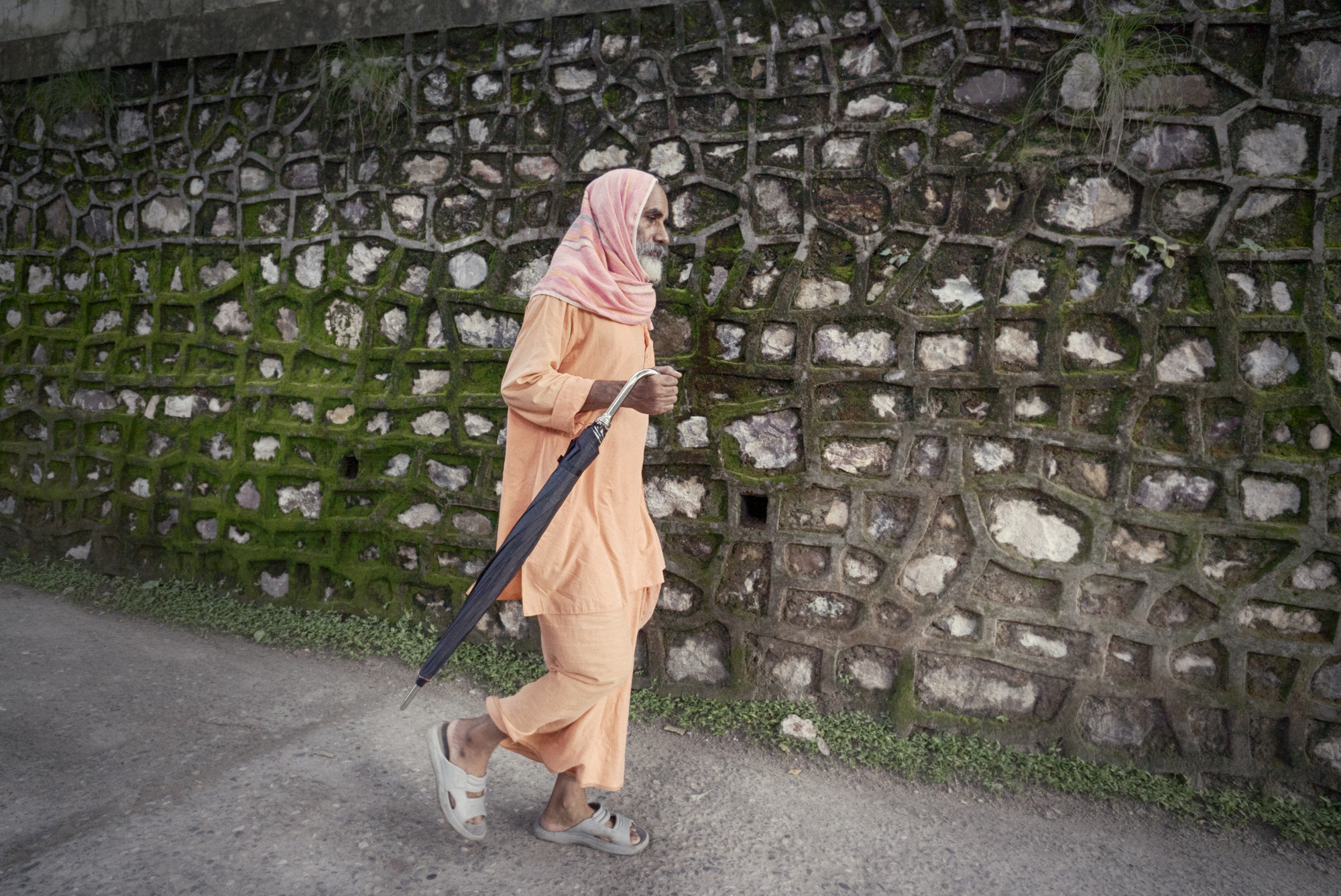 Sony a7S II + Sony Vario-Tessar T* FE 16-35mm F4 ZA OSS sample photo. Baba relaxing time photography
