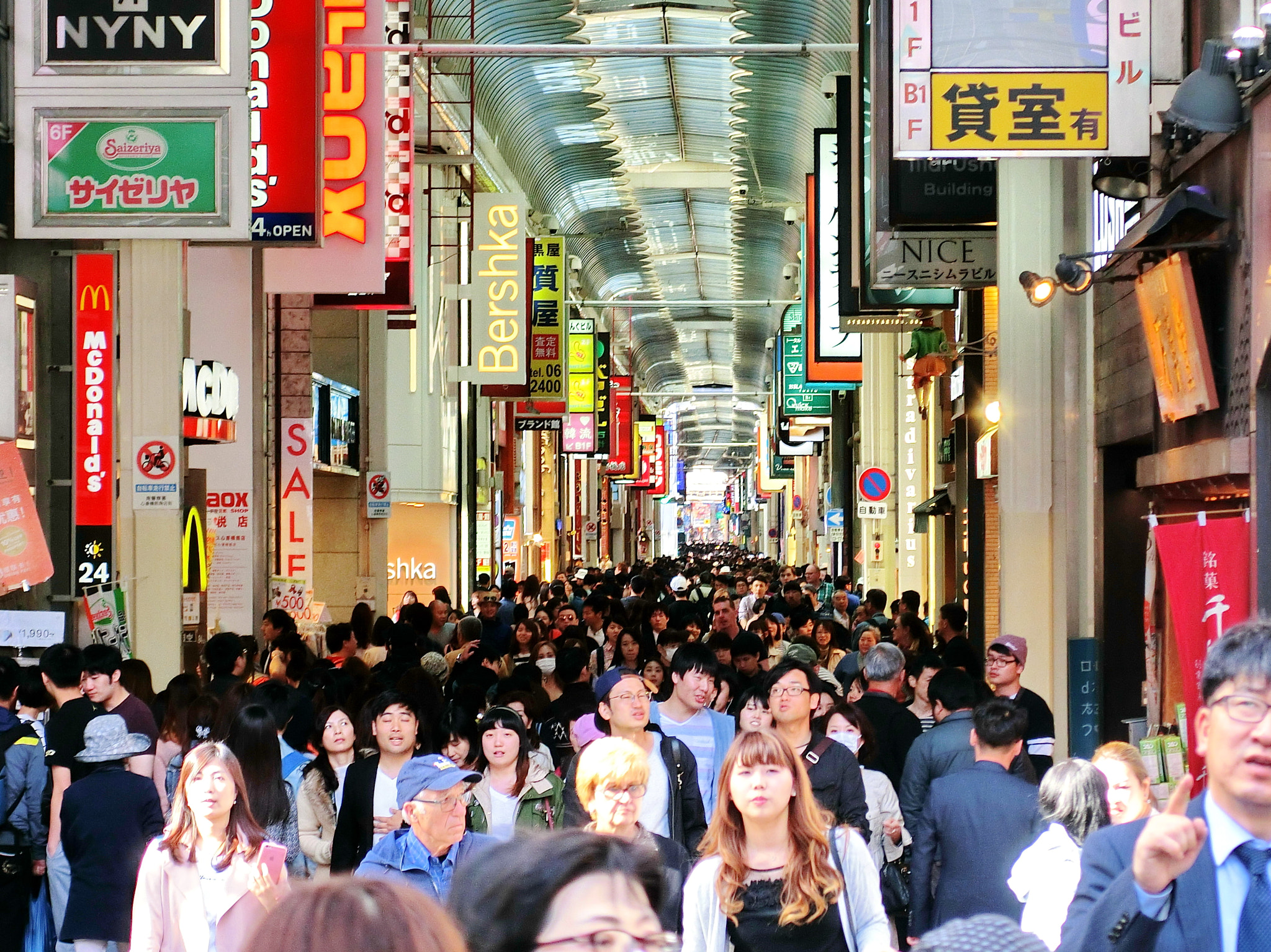 CASIO EX-10 sample photo. 心斎橋筋 photography