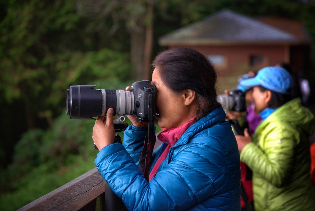 Canon EOS 5D Mark II + Canon EF 24-70mm F2.8L II USM sample photo. They shoot scenery, i shoot people. photography