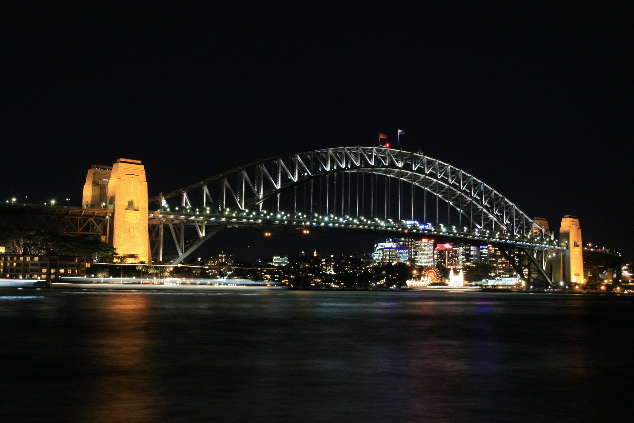 Canon EOS 450D (EOS Rebel XSi / EOS Kiss X2) + Sigma 18-200mm f/3.5-6.3 DC OS sample photo. Sydney harbour bridge night photography
