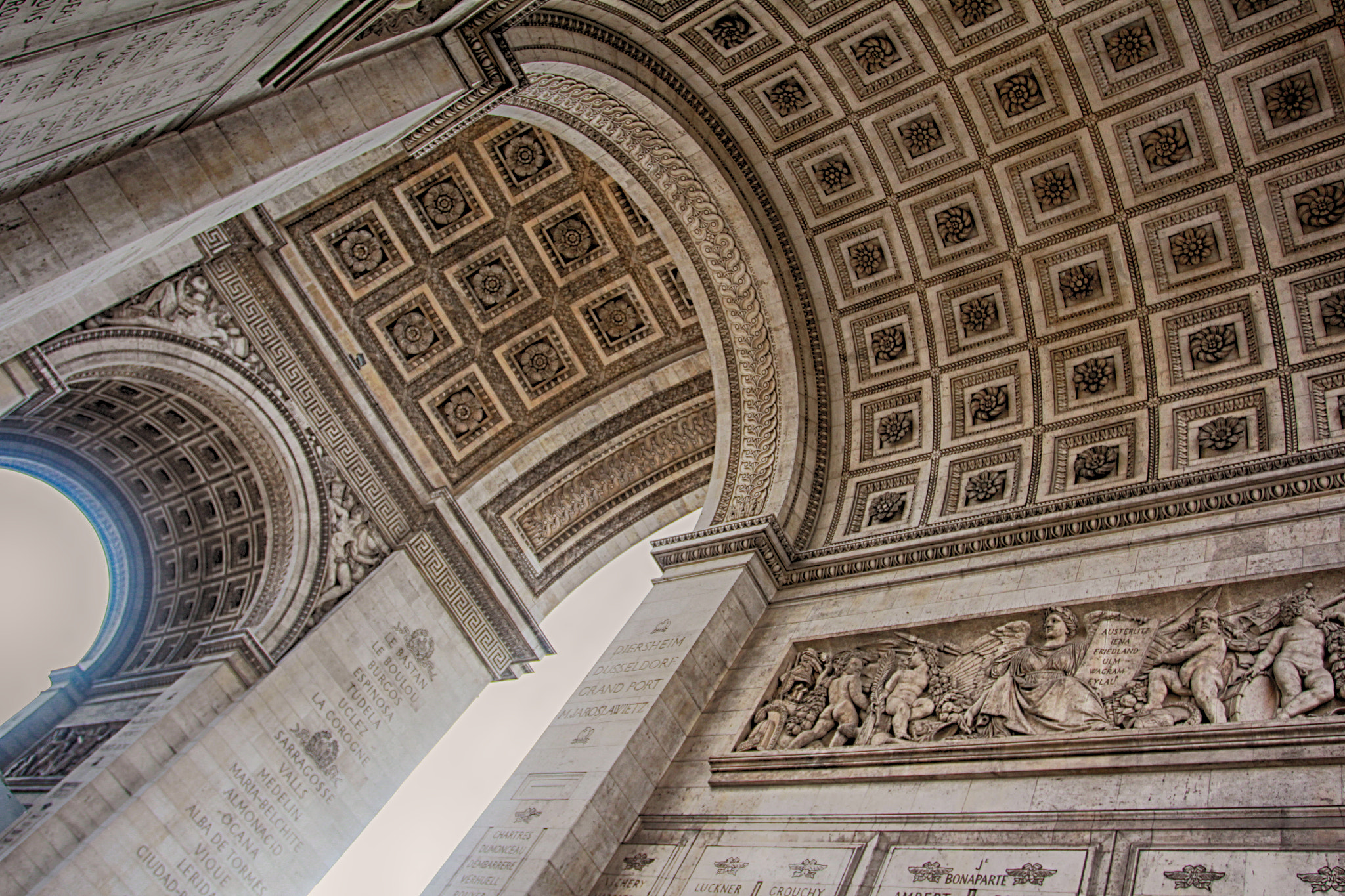 Canon EOS 600D (Rebel EOS T3i / EOS Kiss X5) + Canon EF 17-40mm F4L USM sample photo. Arc de triomphe photography