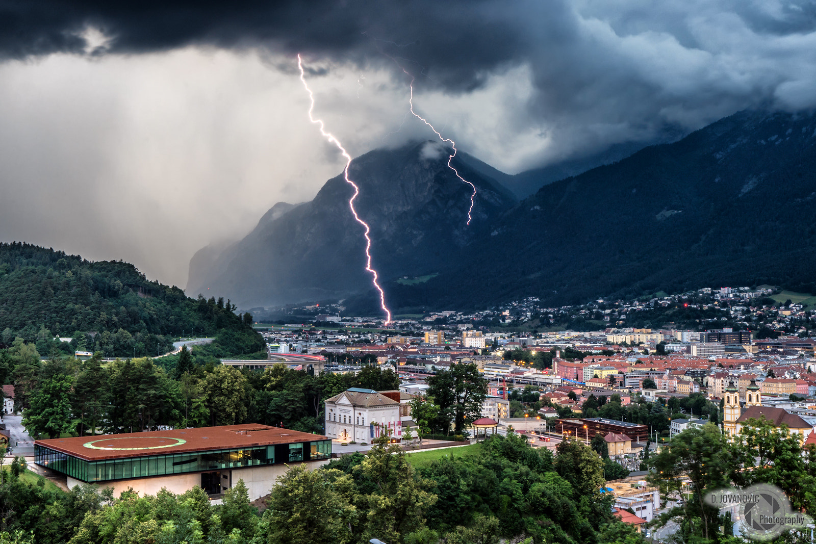 Sony a7R II + Sony Vario-Sonnar T* 16-35mm F2.8 ZA SSM sample photo. Gewitter über innsbruck photography