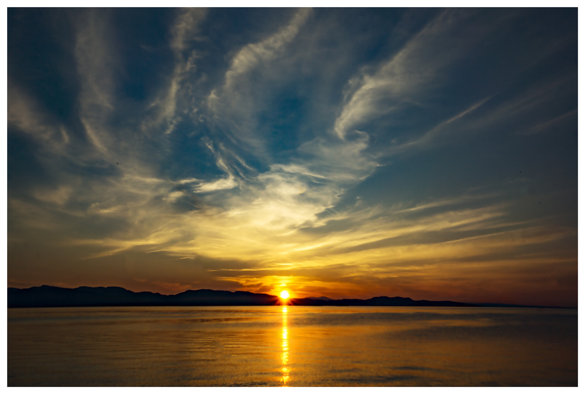 Sony Alpha NEX-7 + Sony E 10-18mm F4 OSS sample photo. Golden sunset photography