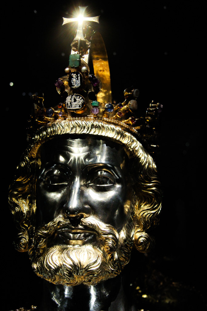 Canon EOS 650D (EOS Rebel T4i / EOS Kiss X6i) + Canon EF-S 17-85mm F4-5.6 IS USM sample photo. Mask reliquary of charlemagne photography