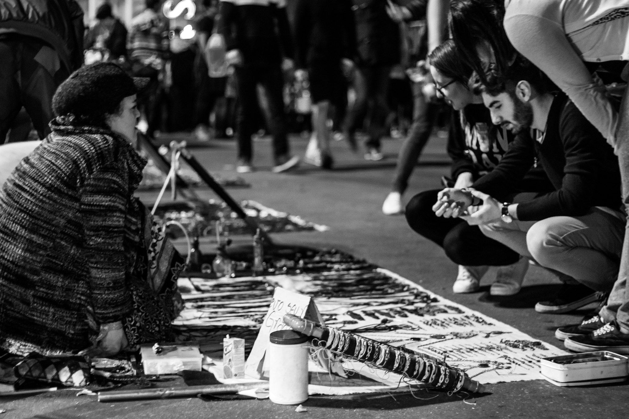 Canon EOS 650D (EOS Rebel T4i / EOS Kiss X6i) + Canon EF 50mm F1.8 II sample photo. Street vendor at avenida paulista photography