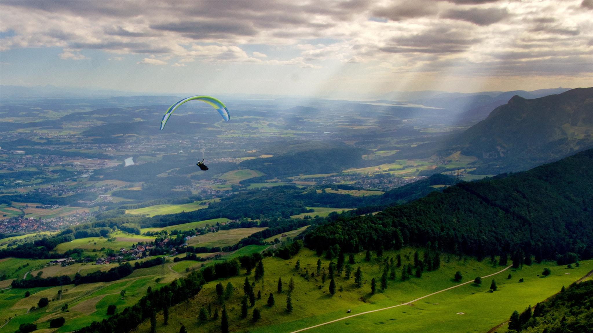 Sony Alpha NEX-3N + Sigma 19mm F2.8 EX DN sample photo. Evening flight photography