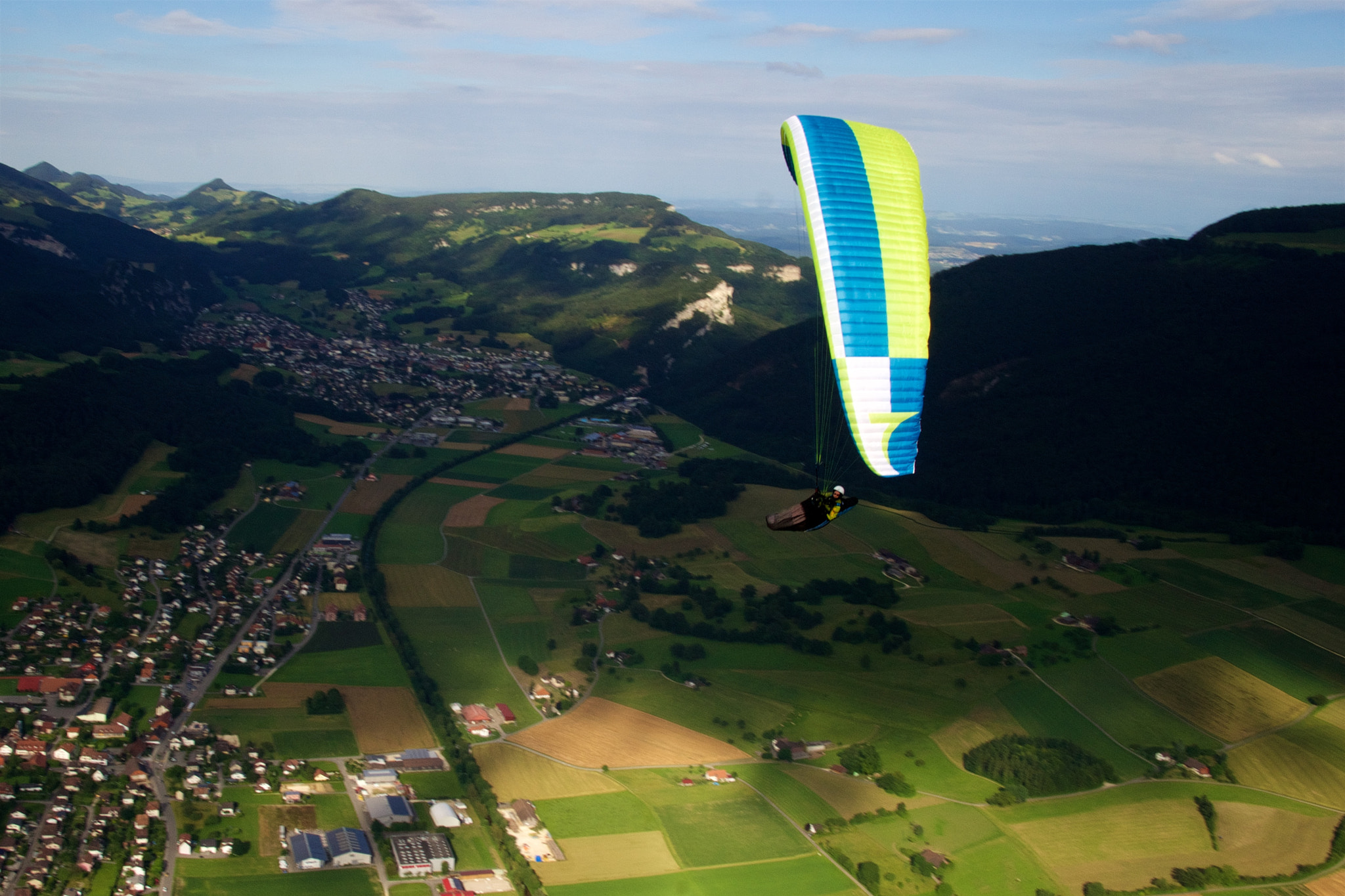 Sony Alpha NEX-3N + Sigma 19mm F2.8 EX DN sample photo. Evening flight photography