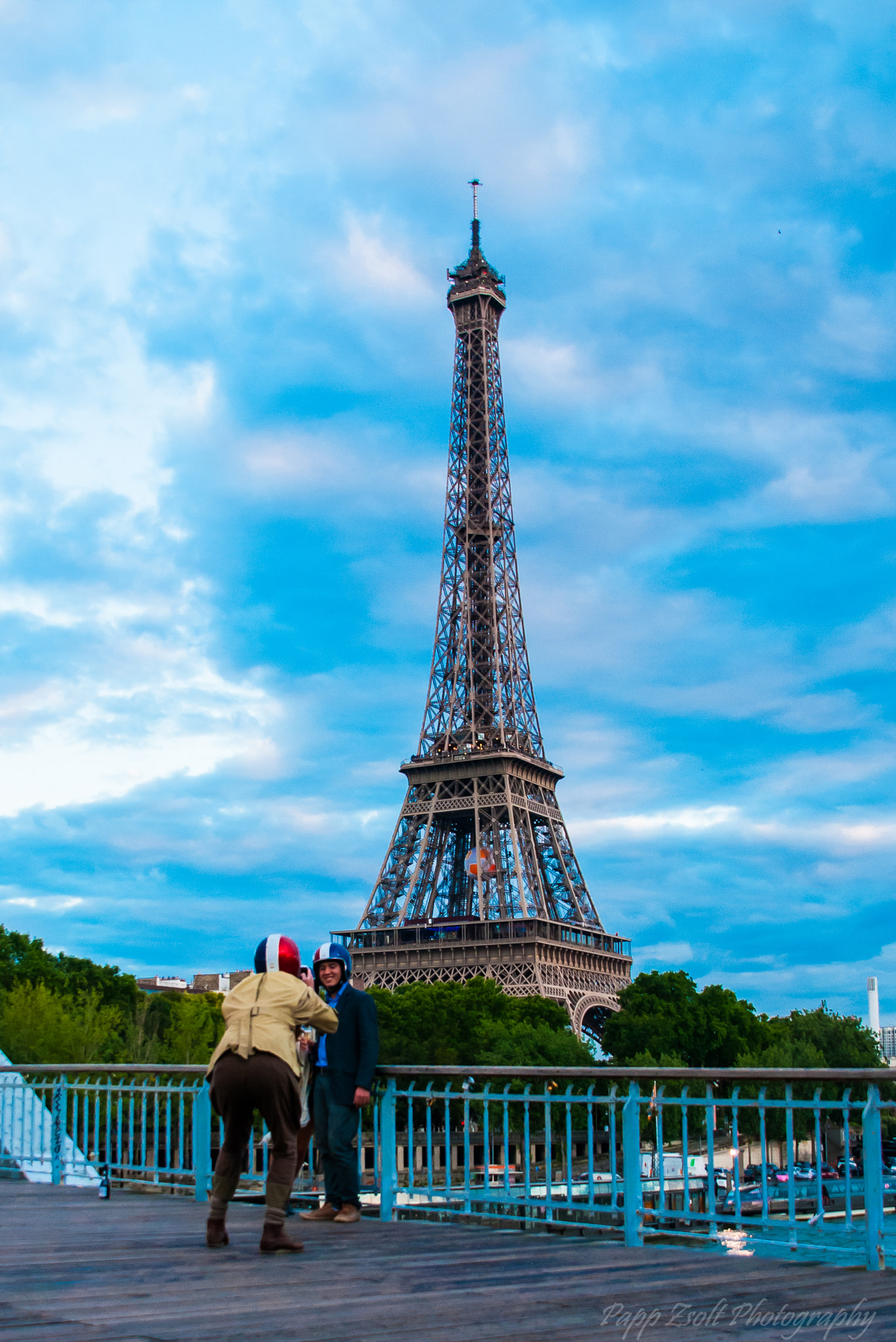 Nikon D300 + Sigma 18-200mm F3.5-6.3 DC sample photo. Eiffel portrait photography