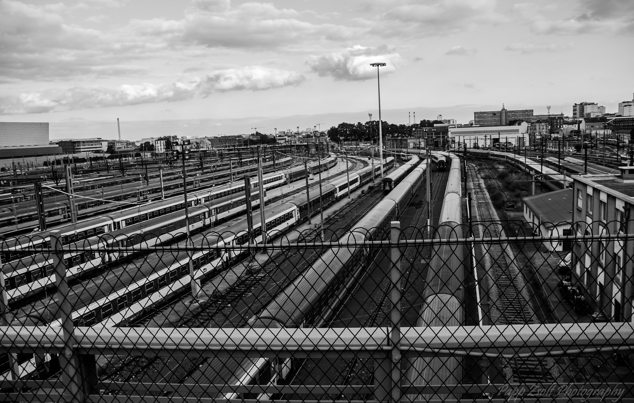 Nikon D300 + Sigma 18-200mm F3.5-6.3 DC sample photo. Paris train station photography