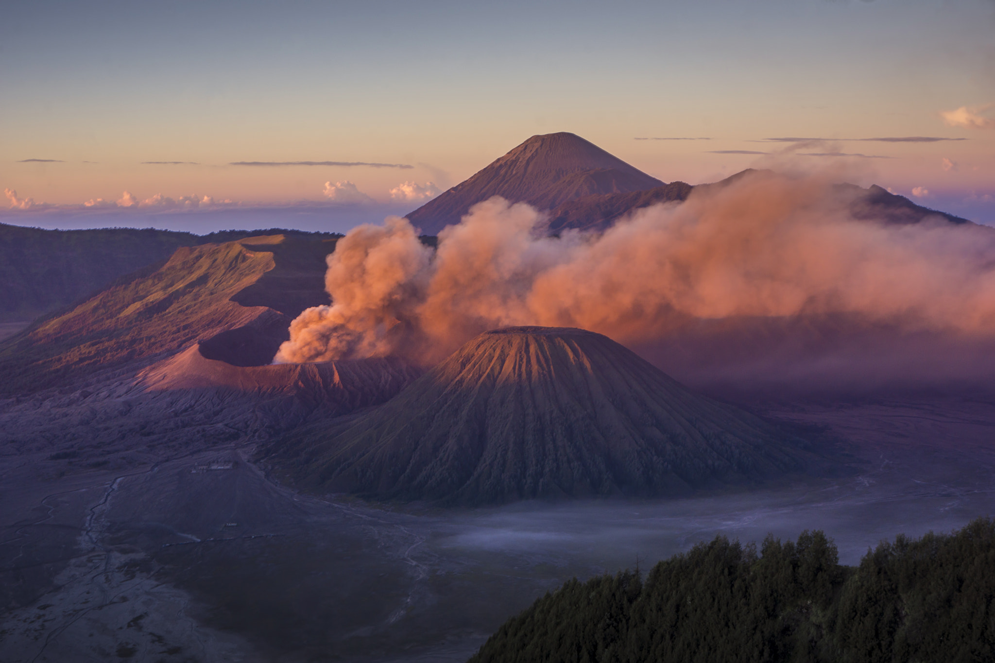 Sony Alpha NEX-7 + Sony E 16-50mm F3.5-5.6 PZ OSS sample photo. Bromo rising photography