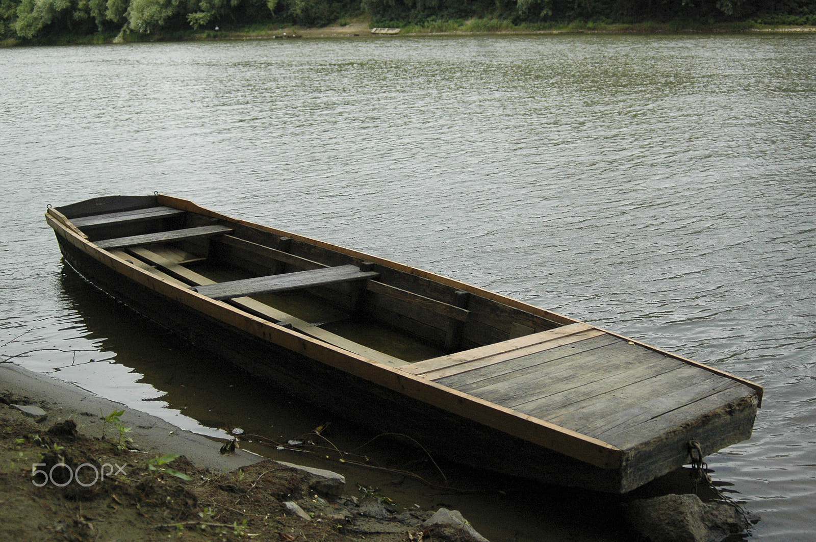 AF Zoom-Nikkor 28-80mm f/3.3-5.6G sample photo. Boat on the tisza river photography