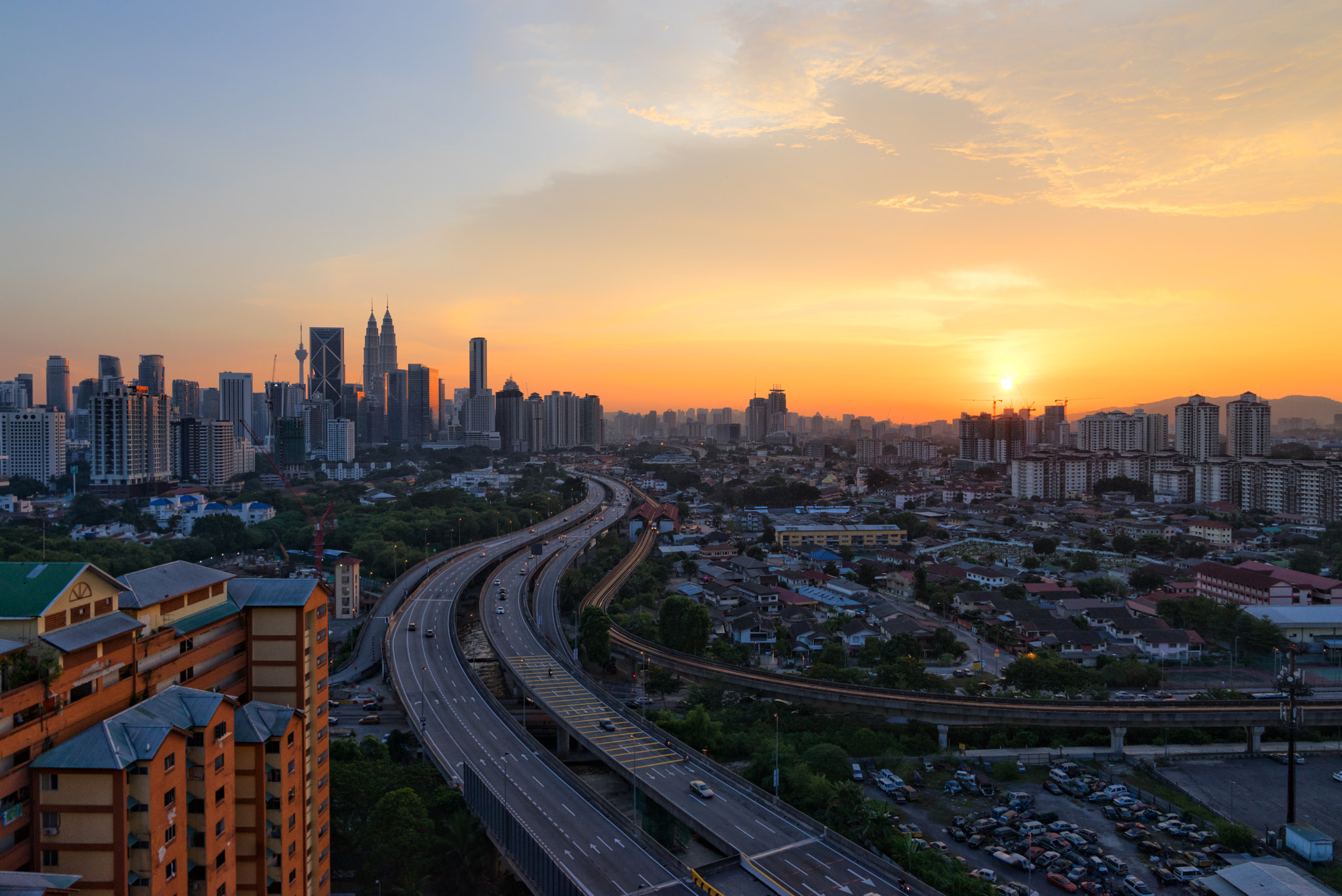 Sony a7R + Sony FE 24-70mm F2.8 GM sample photo. Road to golden city photography