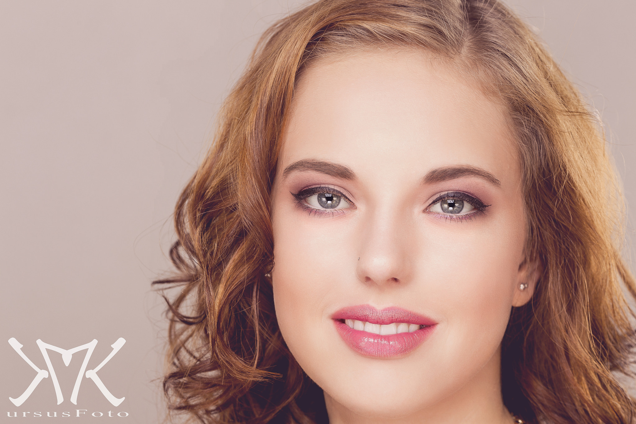 Canon EOS-1D Mark IV sample photo. Portrait with makeup-artist photography