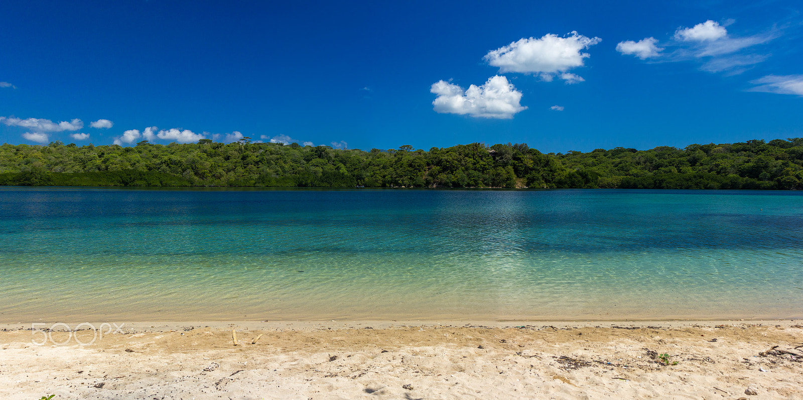 Canon EF 28-135mm F3.5-5.6 IS USM sample photo. White sandy beach panorama photography